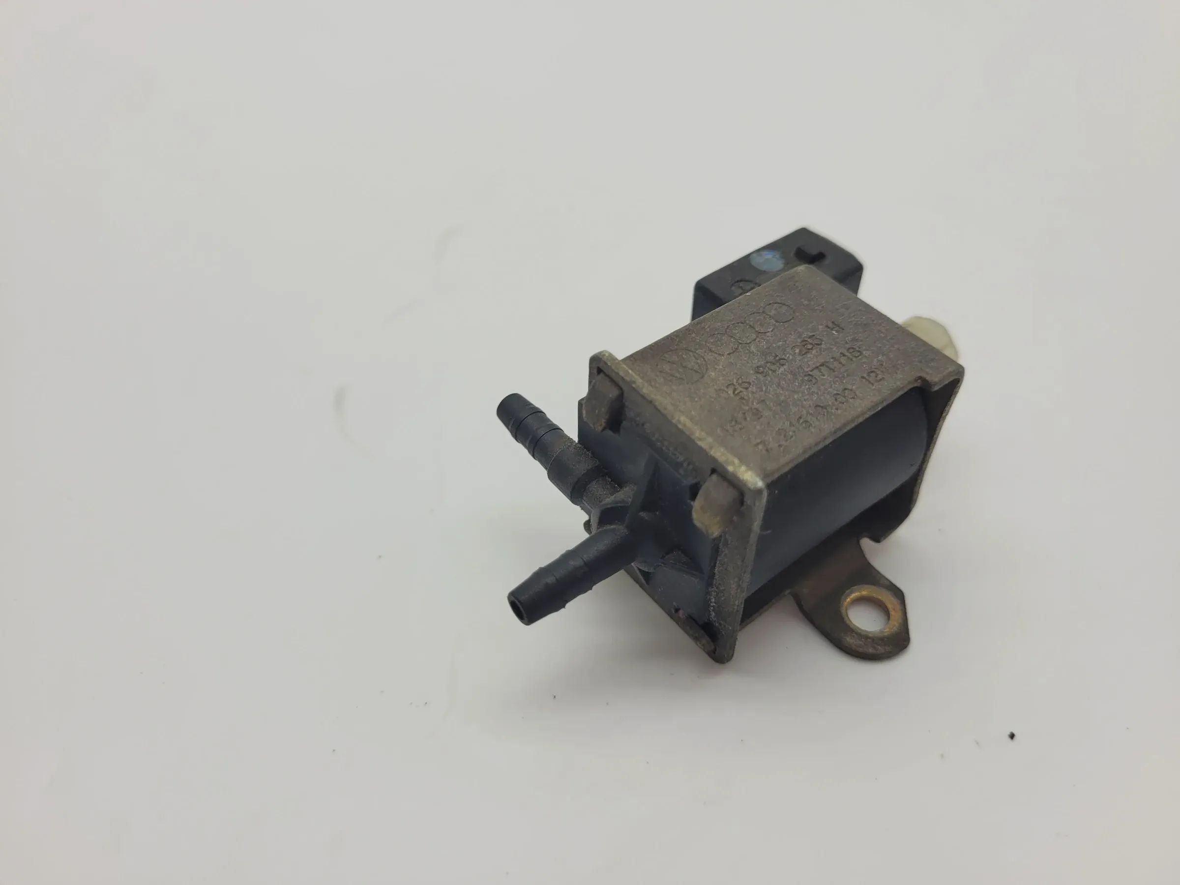 Original Audi A6 (4B2/4B4) Unterdruckventil Magnetventil 026906283H
