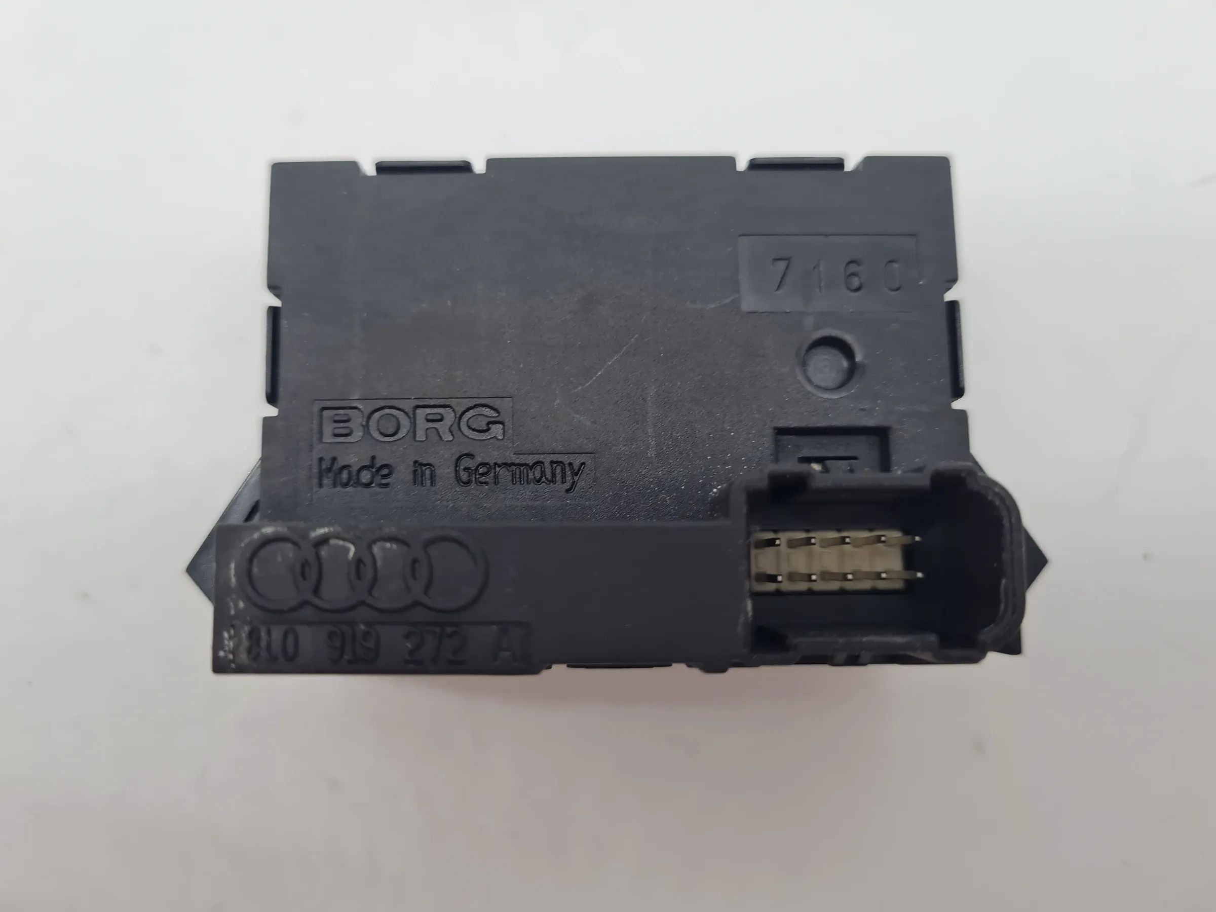 Original Audi A6 (4B2/4B4) Bordcomputer Display 8L0919272A