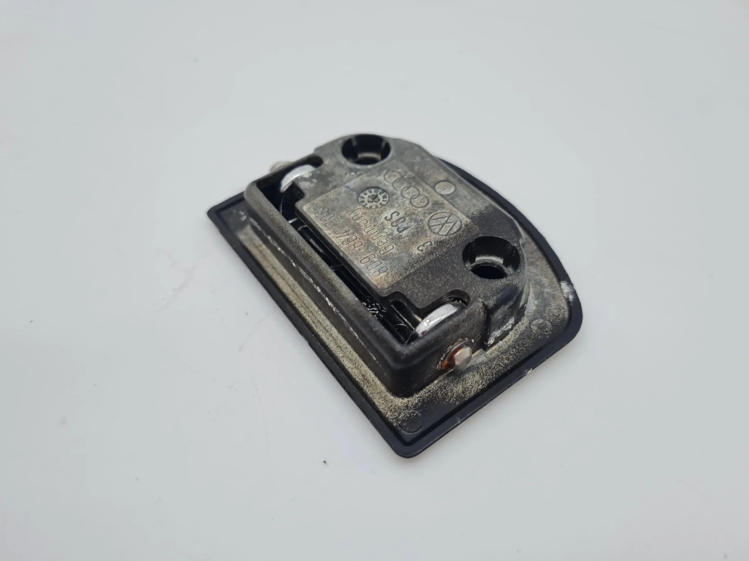 Original Audi A6 (4B2/4B4) Verzurröse Zurröse Kofferraum 8D9864203