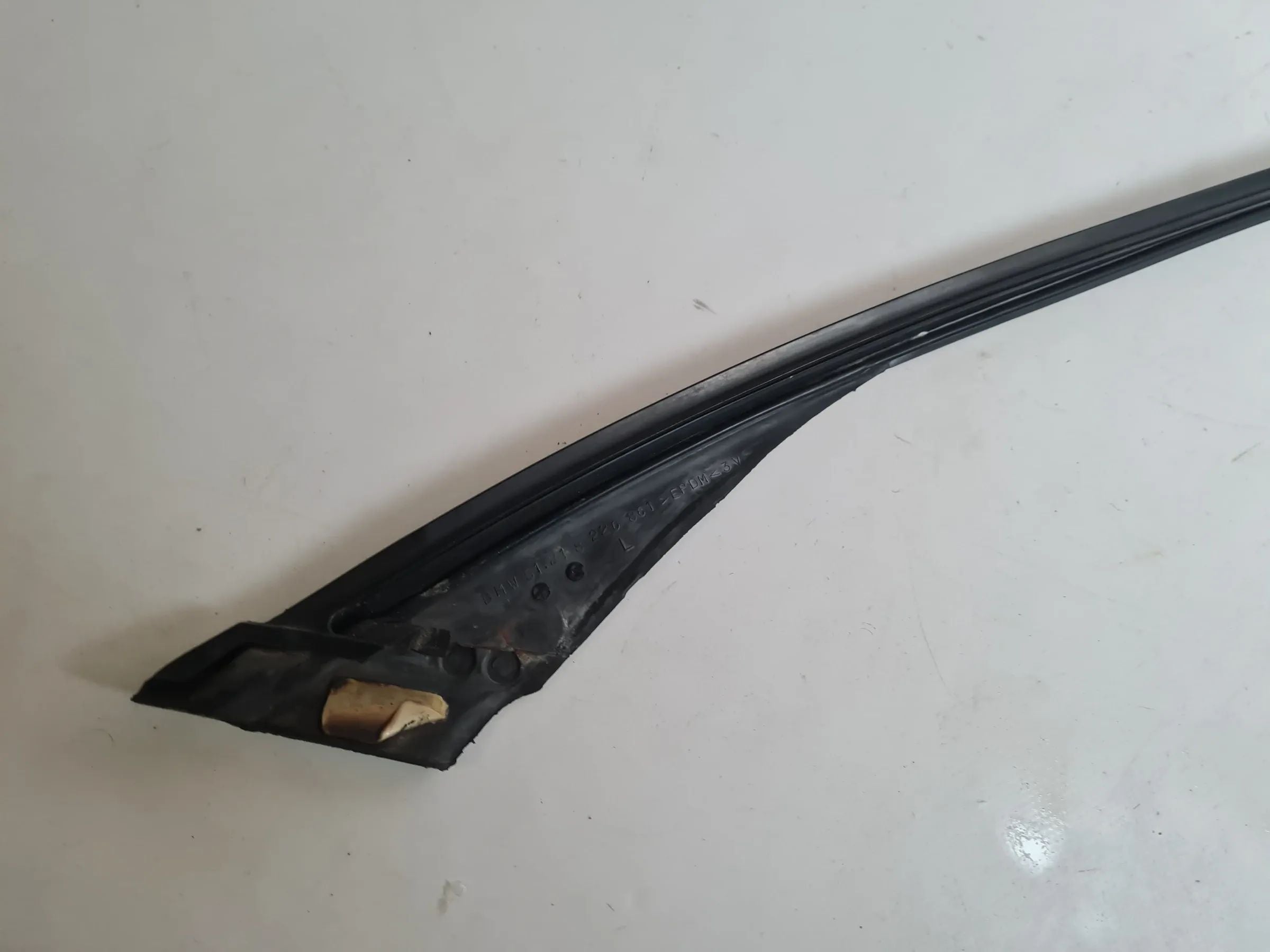 Original BMW 5 Series E39 Window Seal Door Left 51.21-8226861