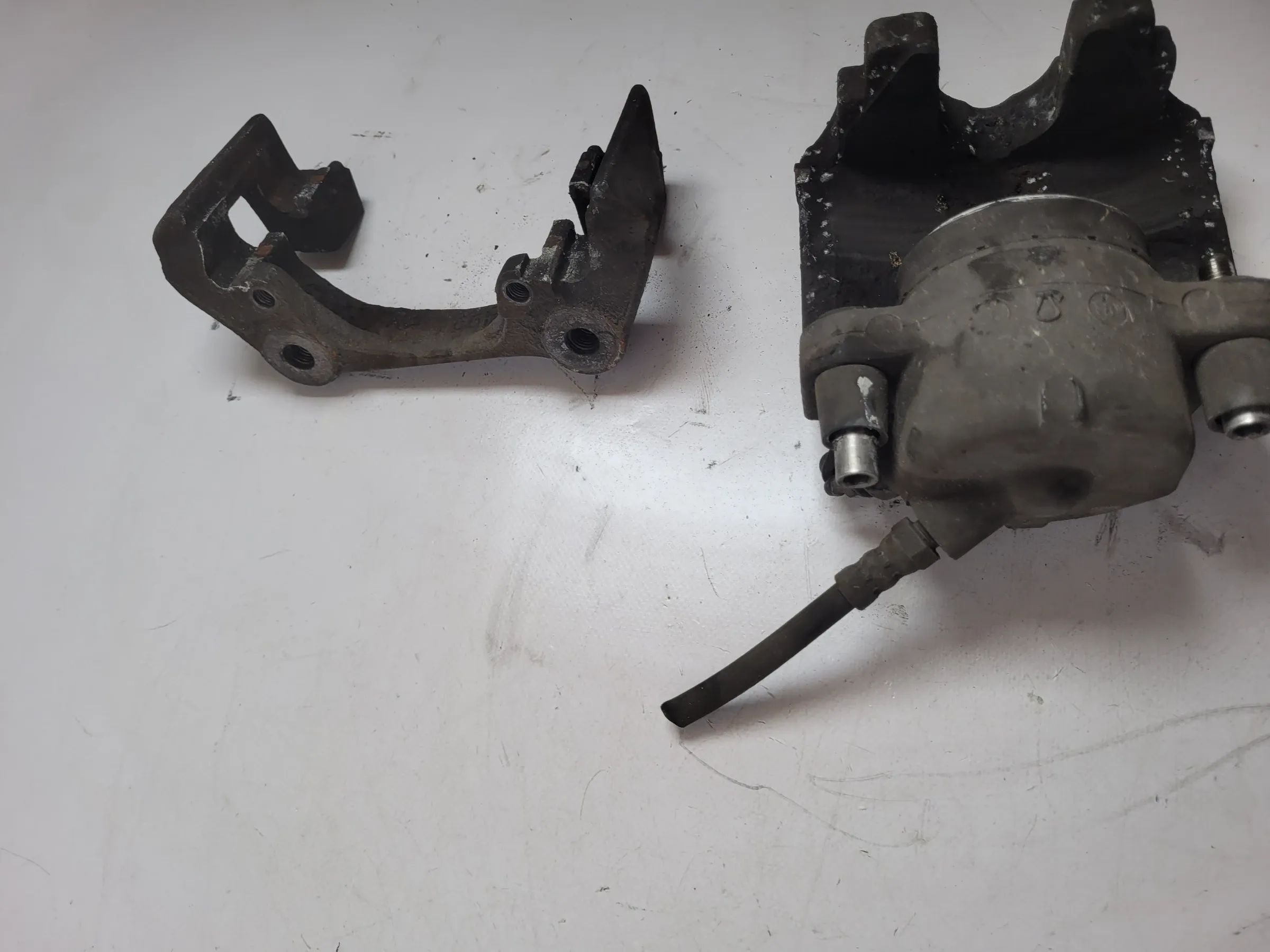 Original BMW 5er E39 Bremssattel Vorne Links 60/22/296