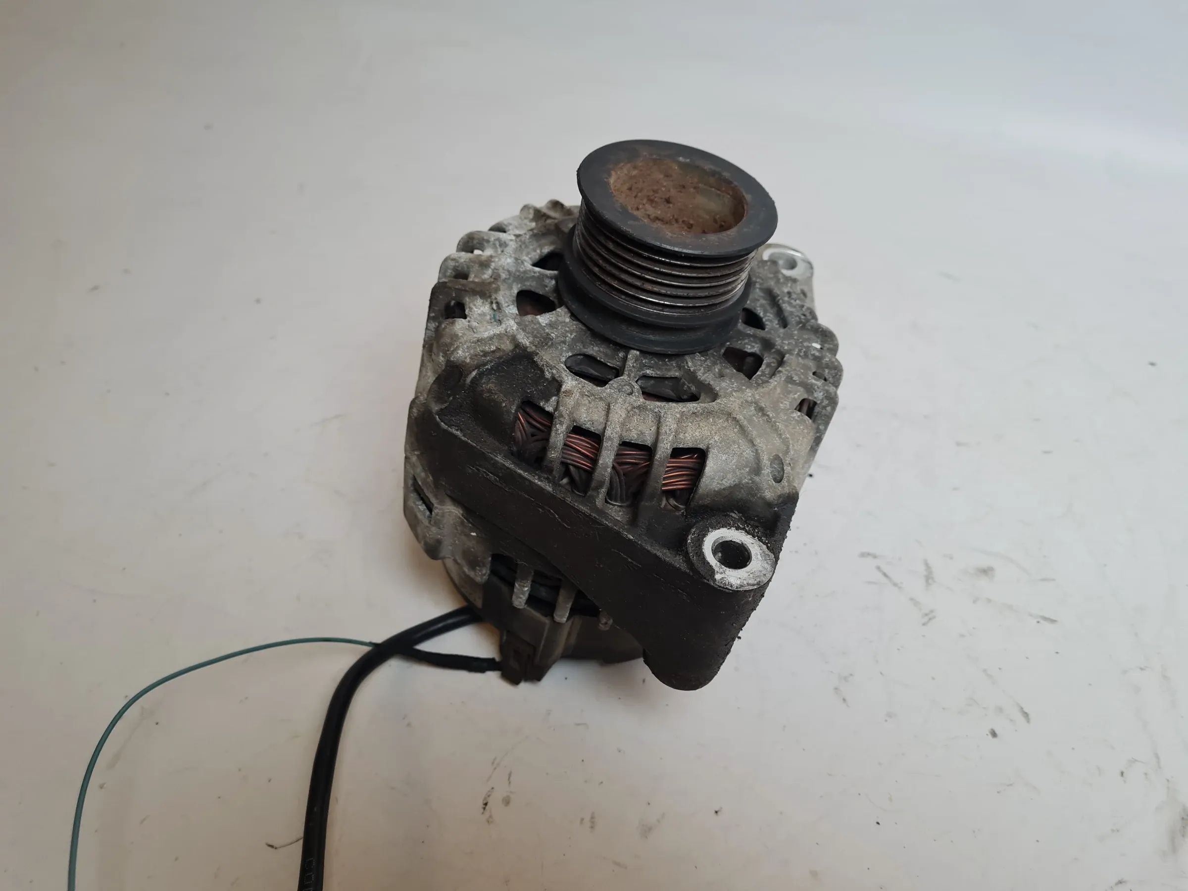 मूल मर्सिडीज़ C-क्लास CL203 लिच्टमाशिने जेनरेटर M111.955 A0111546802
