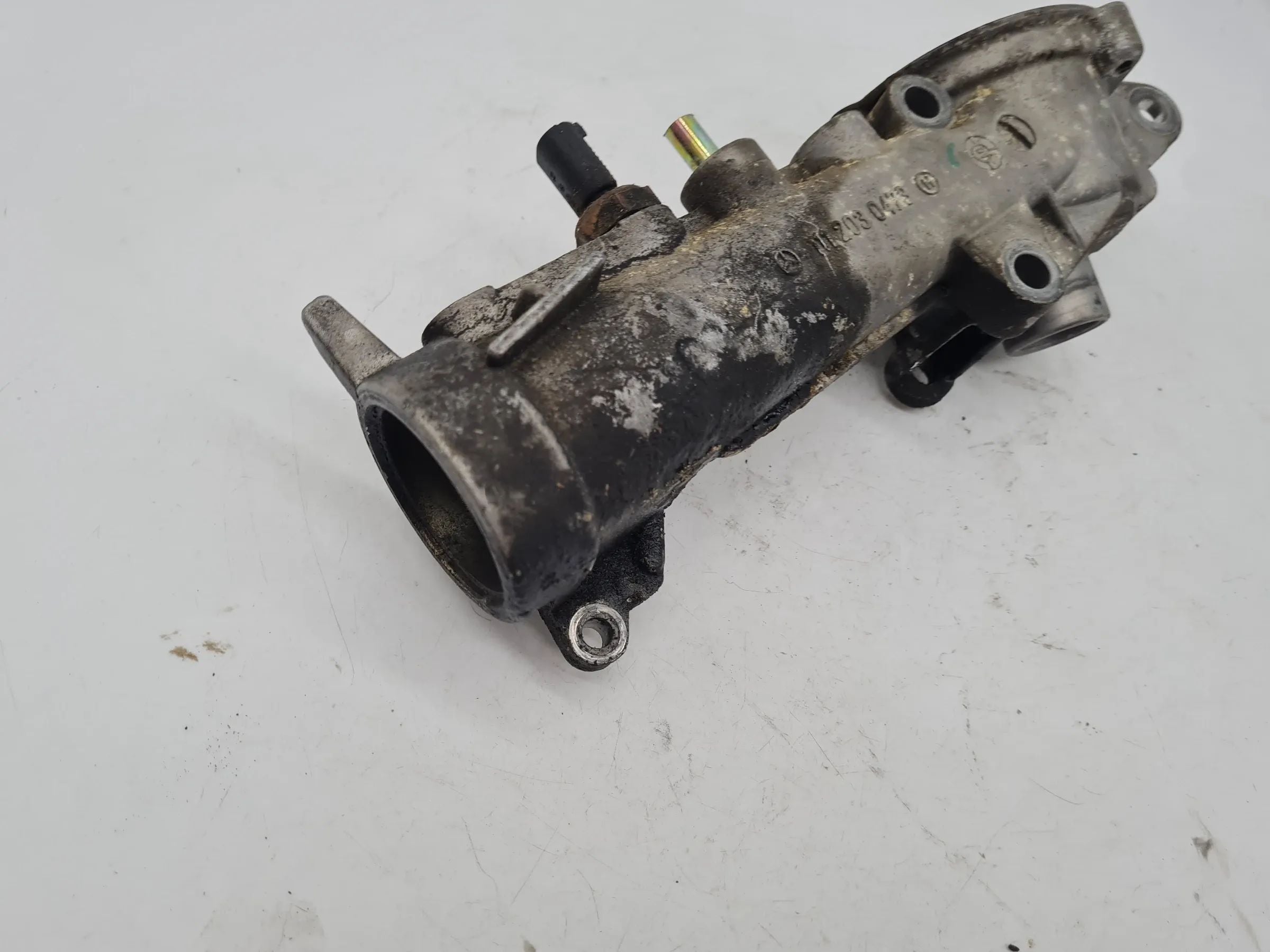 Original Mercedes C-Klasse CL203 サーモスタットハウジング M111.955 A1112030473
