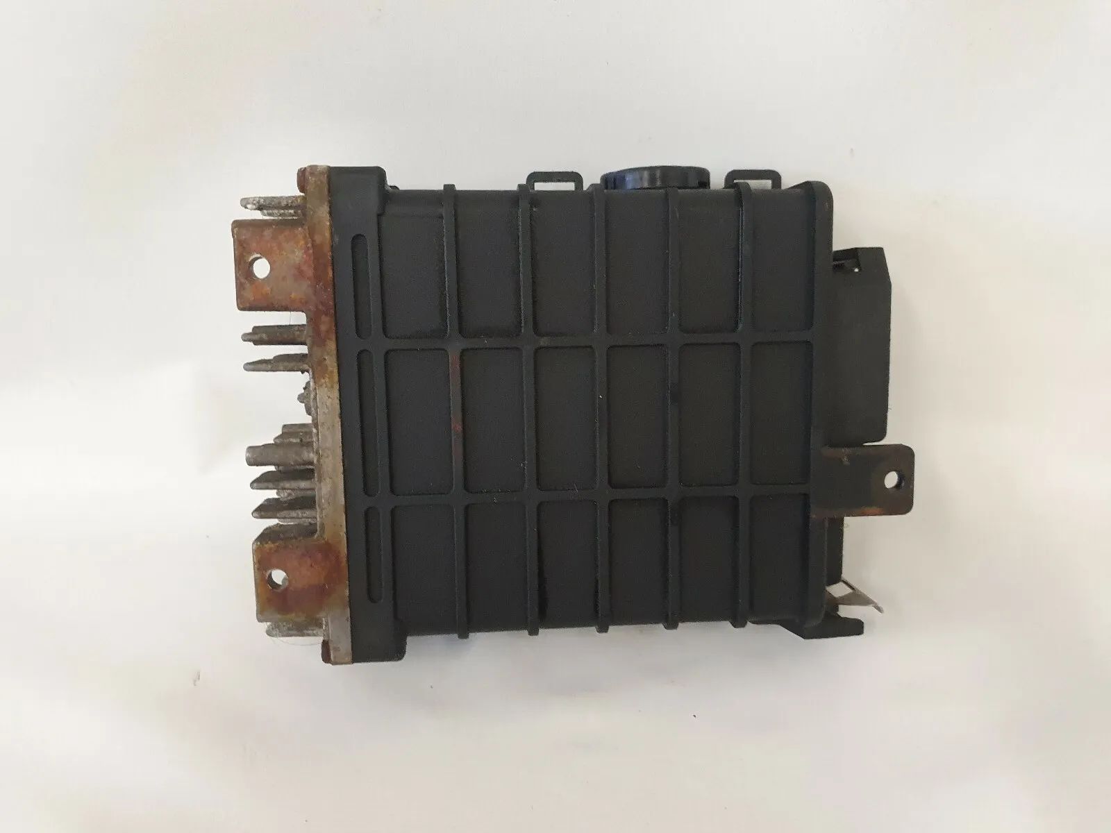 純正インジェクションコントロールユニット 0280000739 VW パサート 35I 1.8 ガソリン