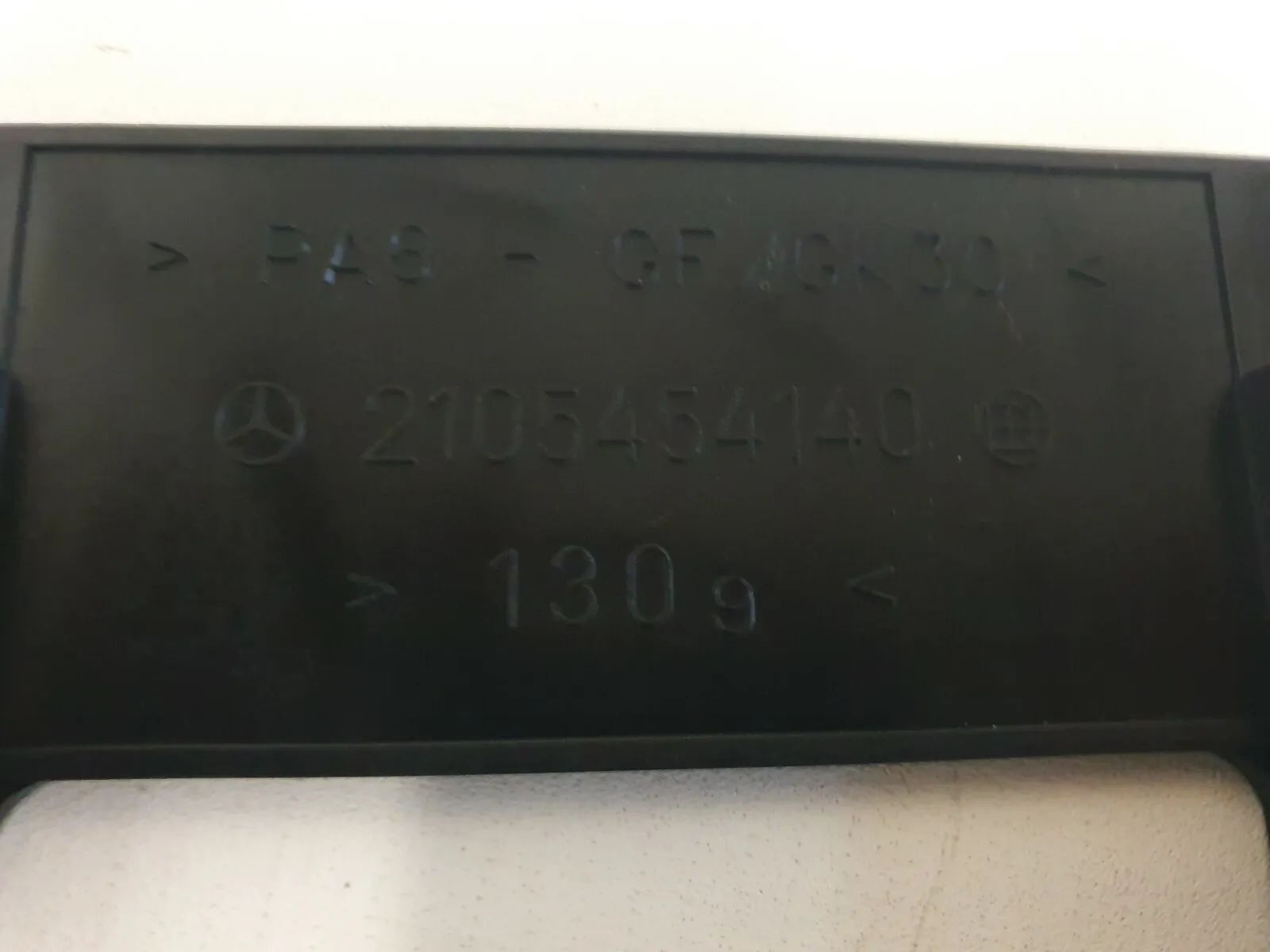 Suporte original Mercedes-Benz W210 para unidade de controlo 2105454140