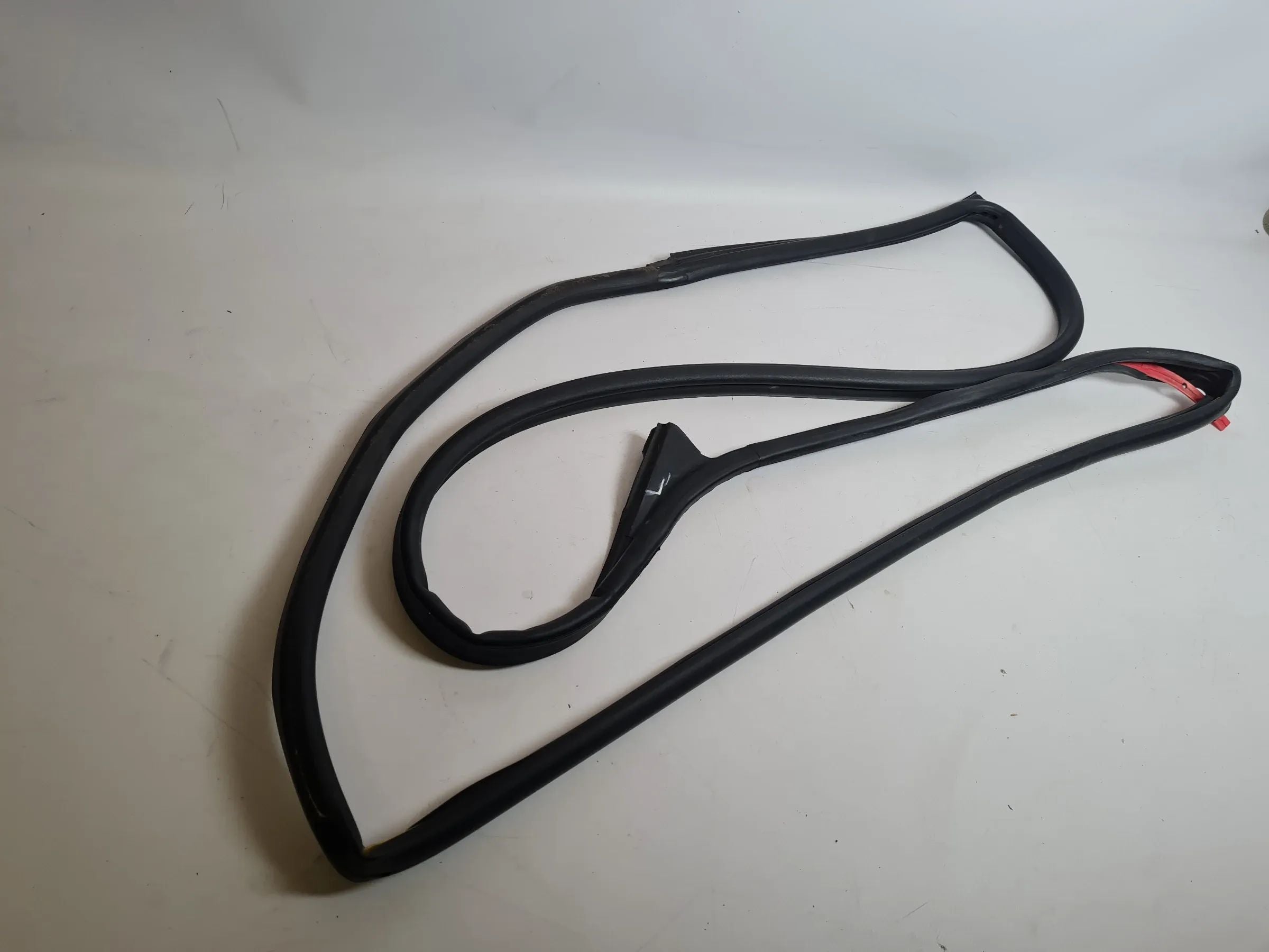 Original Mercedes C-Klasse (CL203) Dichtung Tür Links A2037272930