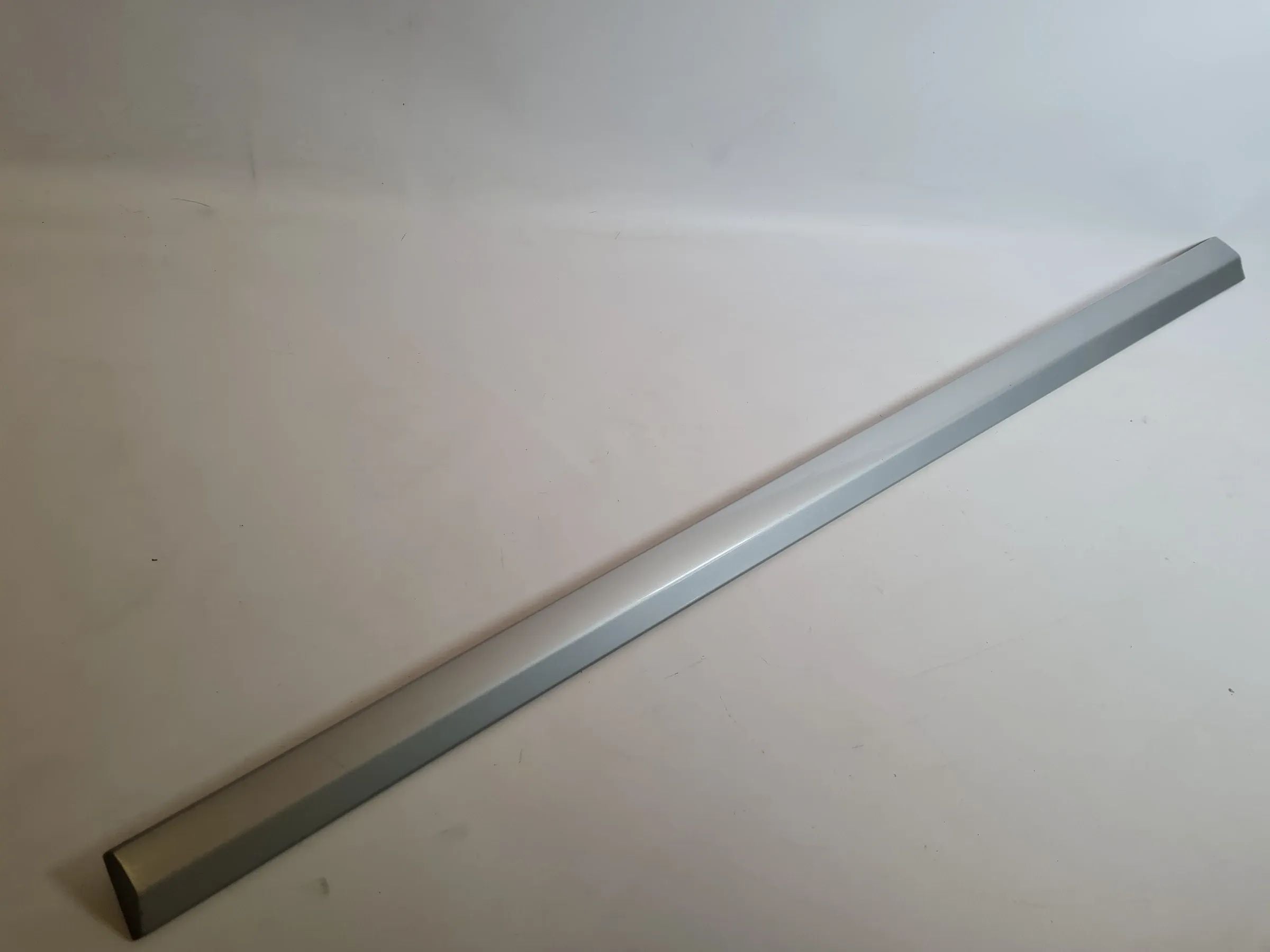 Original Mercedes C-Klasse (CL203) Dekor-/Zierleiste Rechts Silber A2036903082
