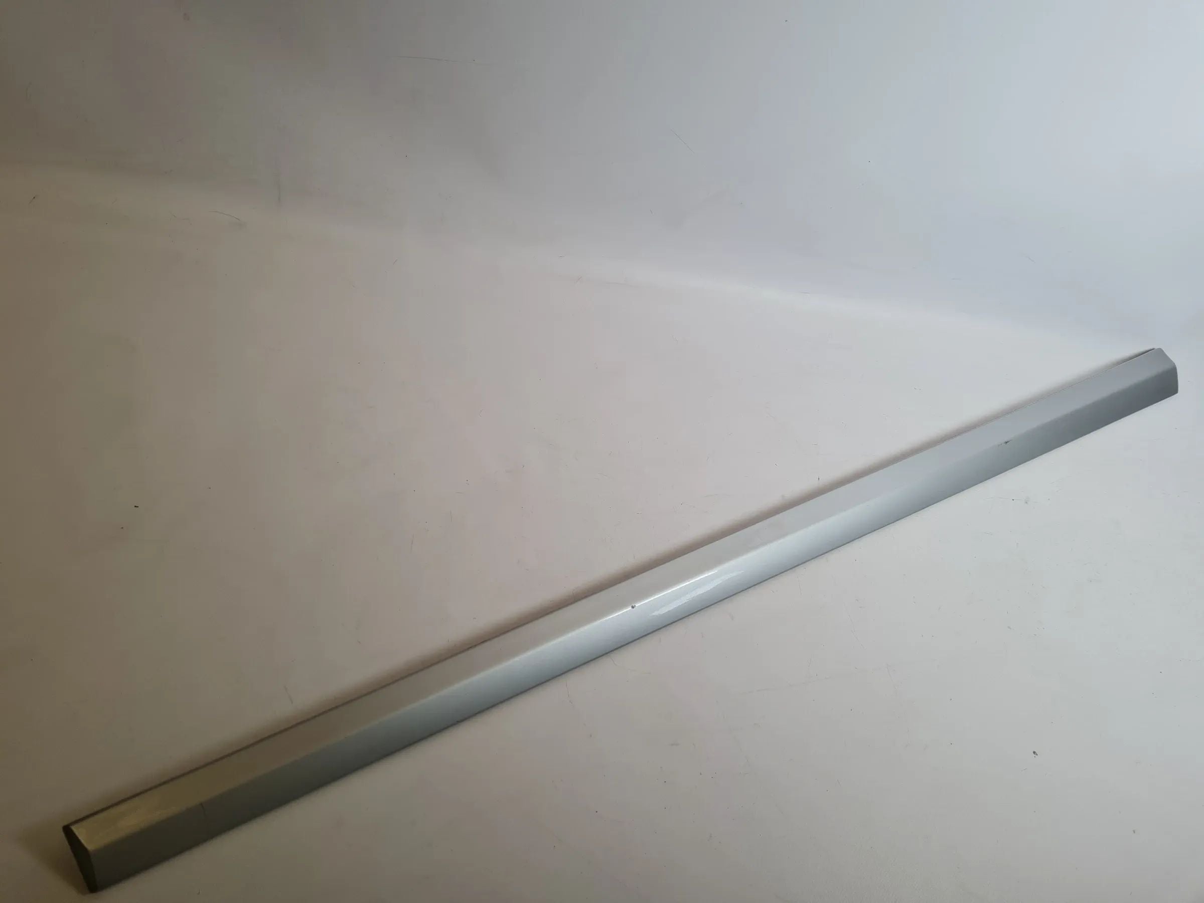 Original Mercedes C-Klasse (CL203) Dekor-/Zierleiste Links Silber A2036903562