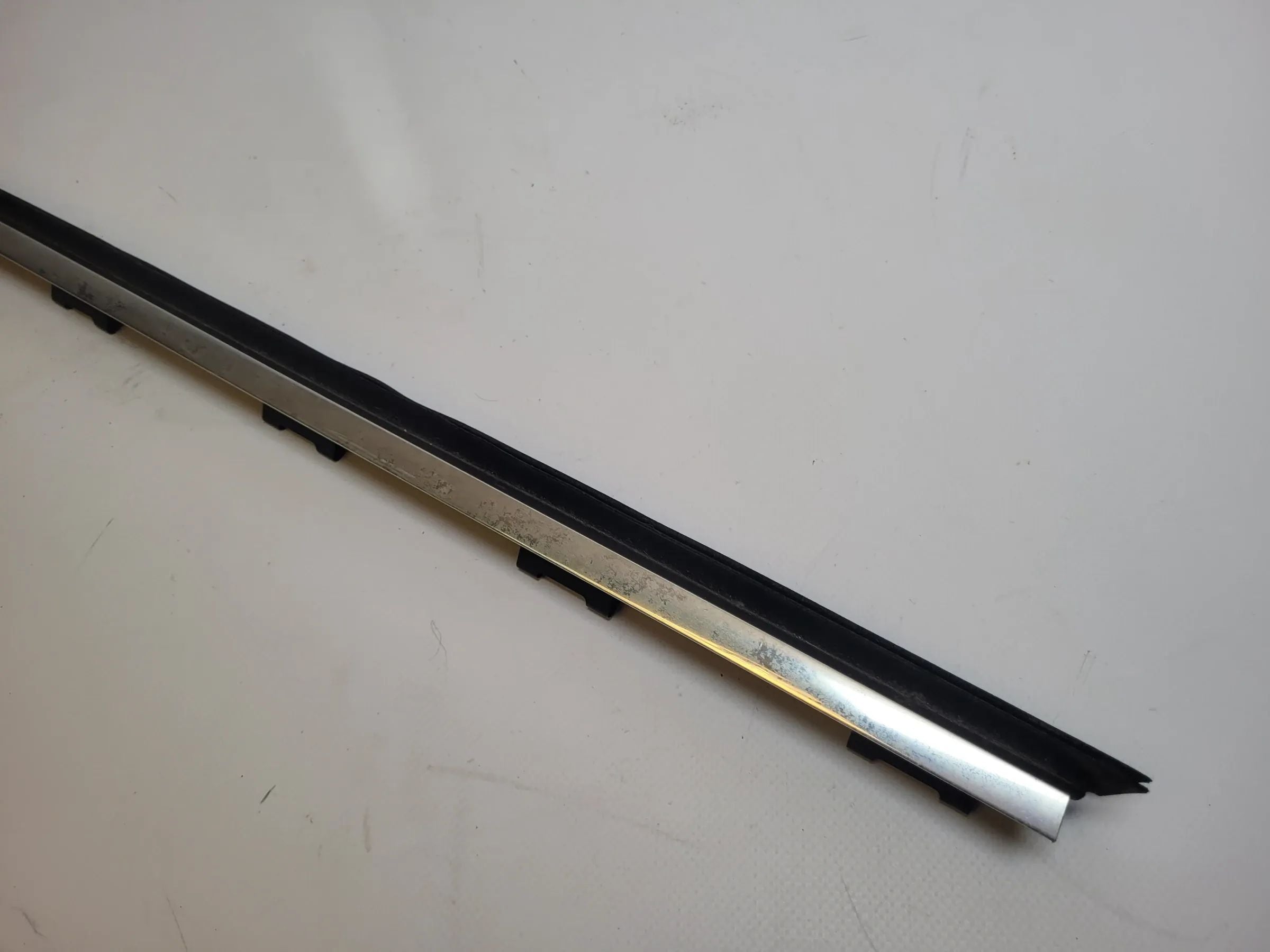 BMW 5er Touring E39 Chrom Leiste Dichtung Hinten Links 51.22-8185817 Original