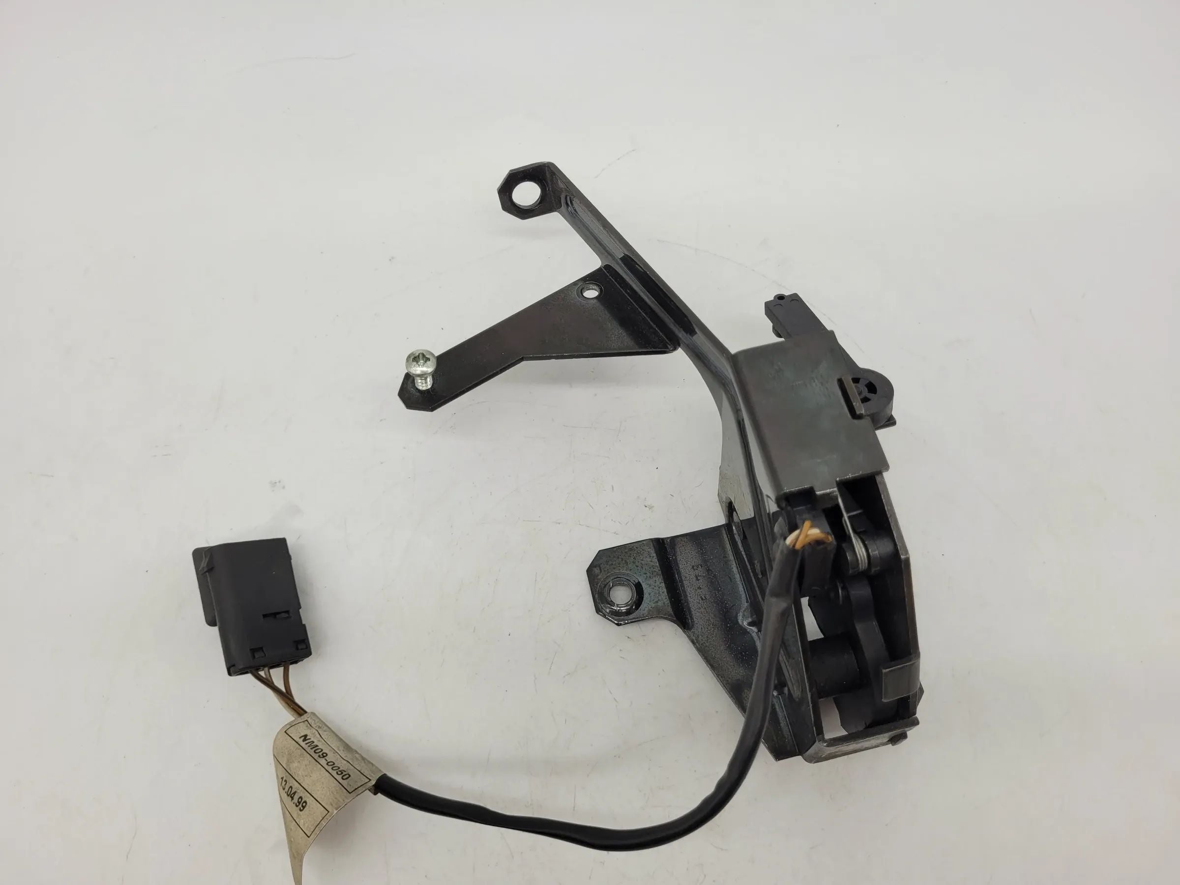 BMW 5er Touring E39 Schlossfalle Heckscheibenschloss 51.24-8238469 (Original)