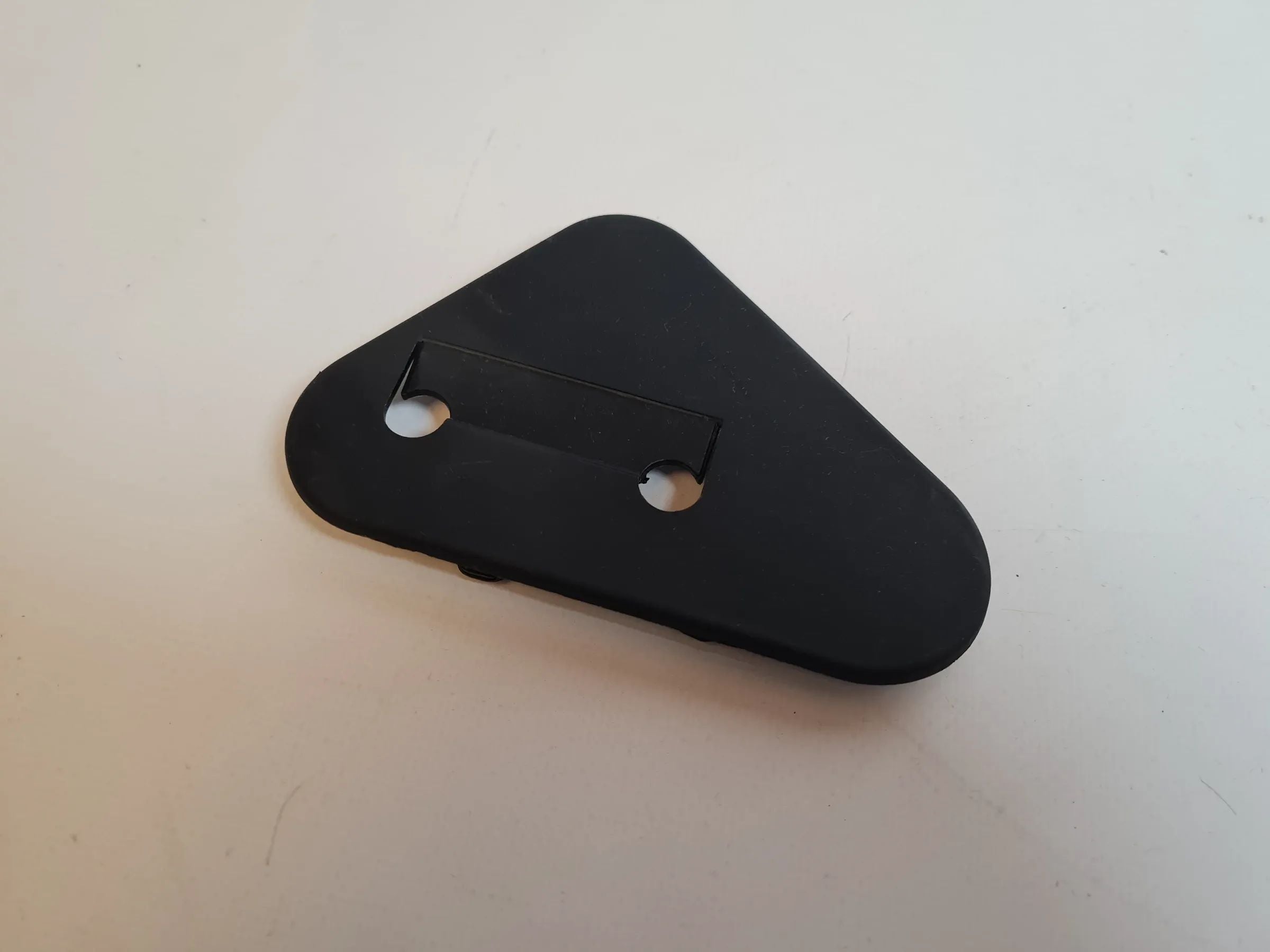 BMW 1/3 E81/E87/E91 Abdeckung Sitzlehnenbügel Links Hinten 6965051 (Original)