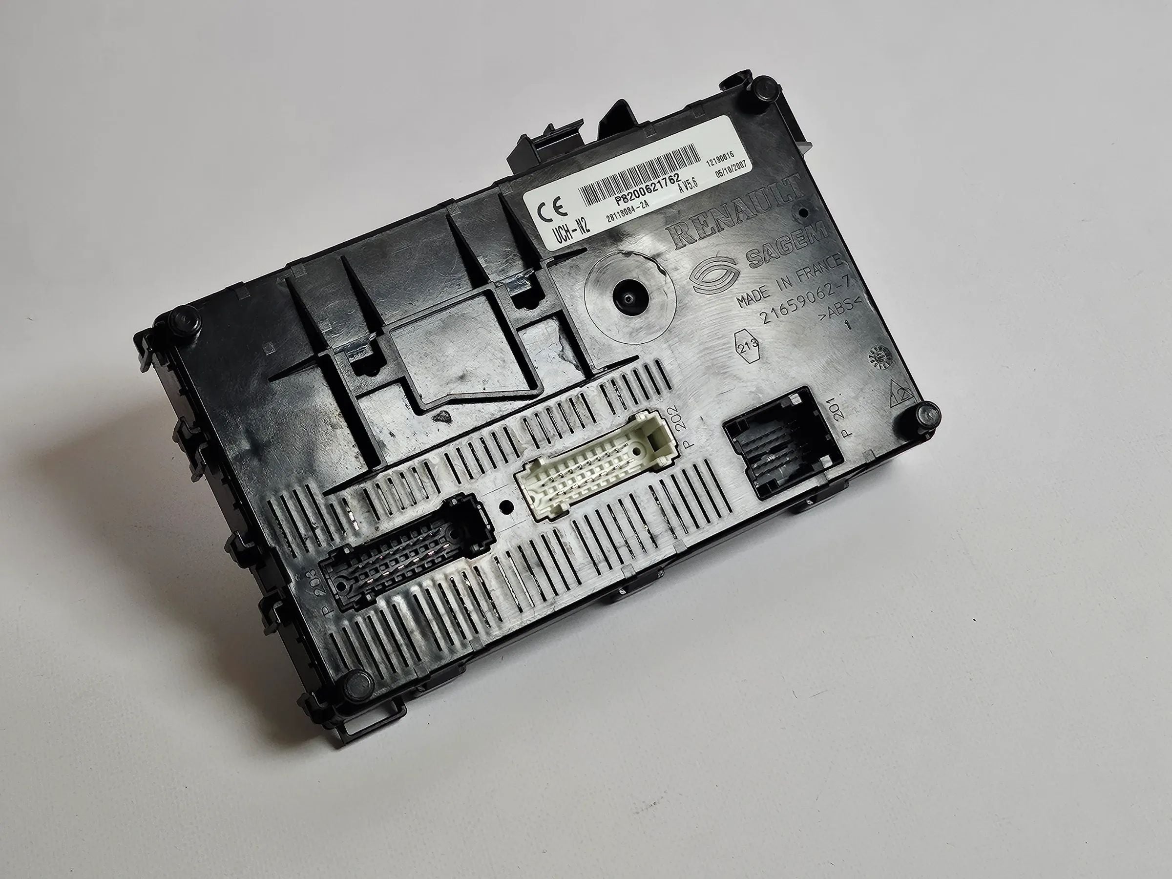 Original Renault Clio 2 , 3  II Bordnetzsteuergerät BSM Steuergerät P8200621762