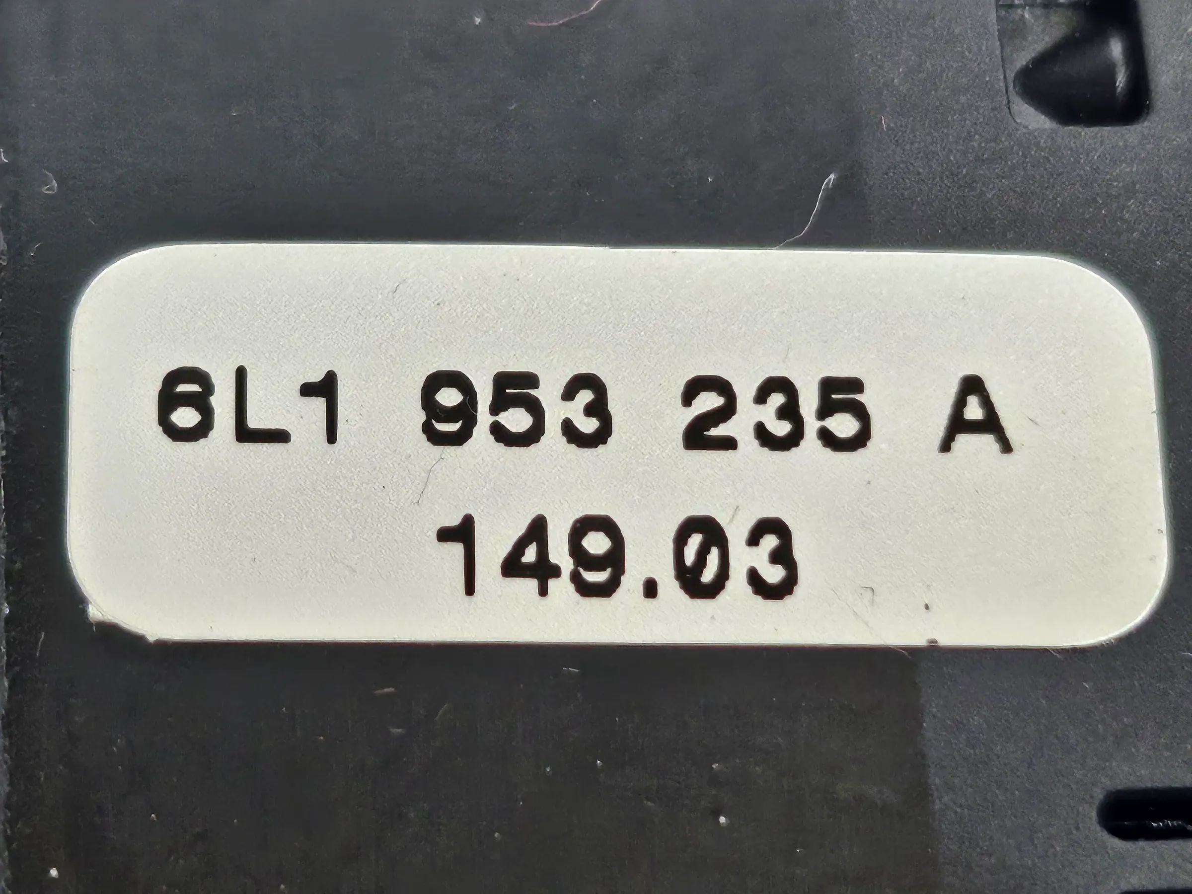 Oryginalny przełącznik świateł awaryjnych Seat Ibiza 6L 6L1953235A