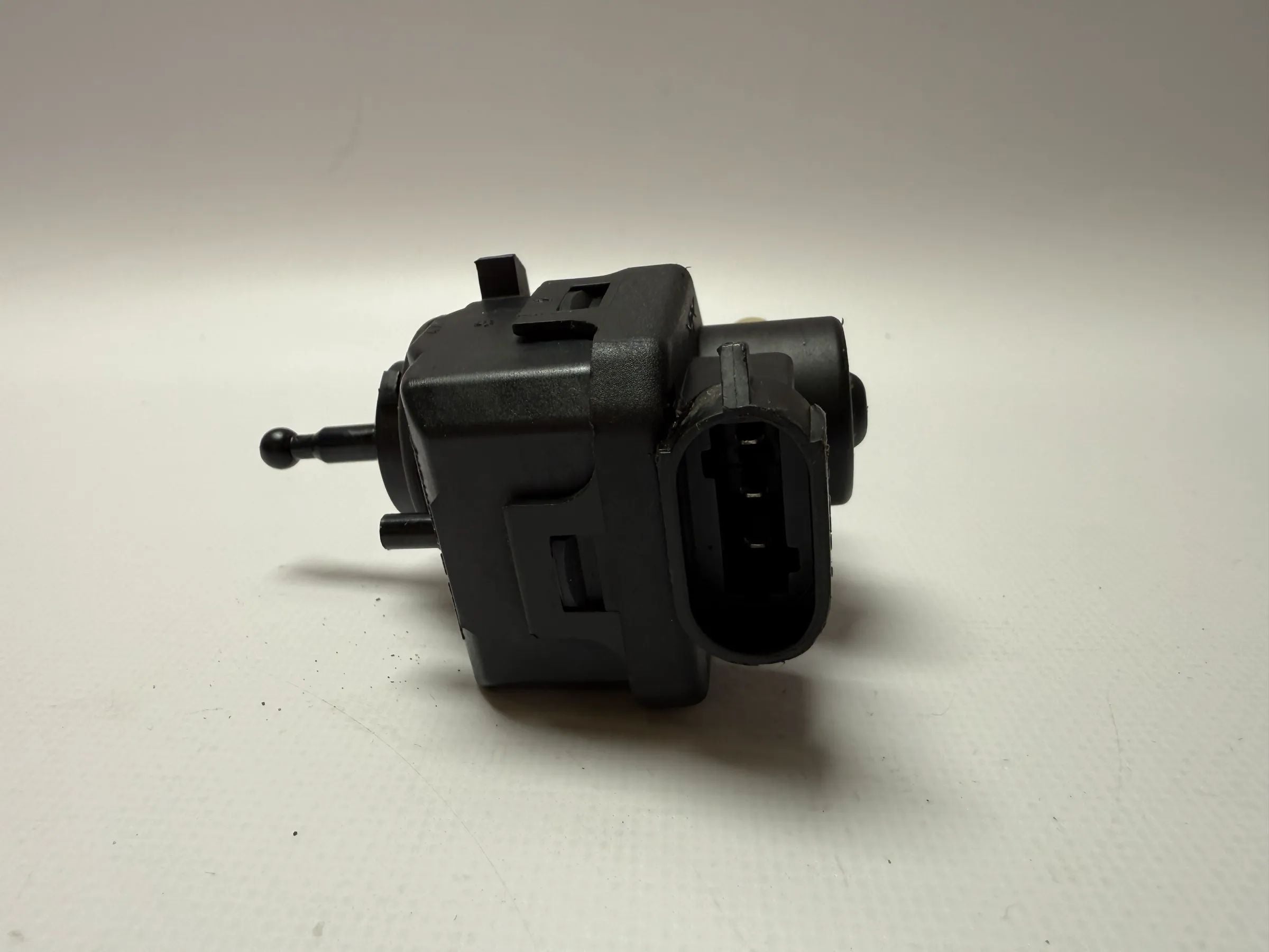 Оригинальная регулировка дальнего света Opel Nissan Renault LWR Hella 7700420737 | Auto-veritas