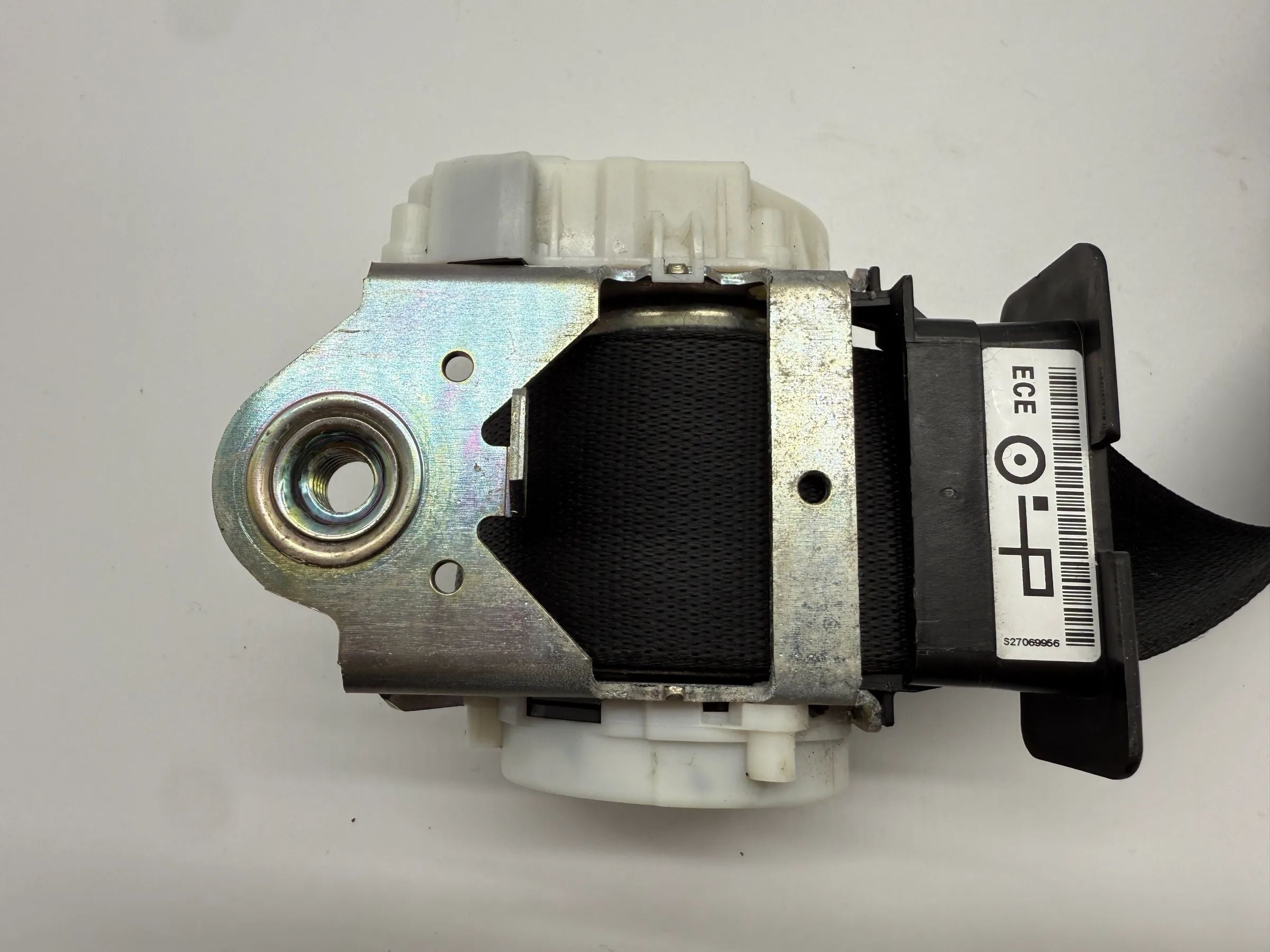 Orijinal BMW 116i (E81,E87,E90/E91) Ön Sağ Emniyet Kemeri 330598492