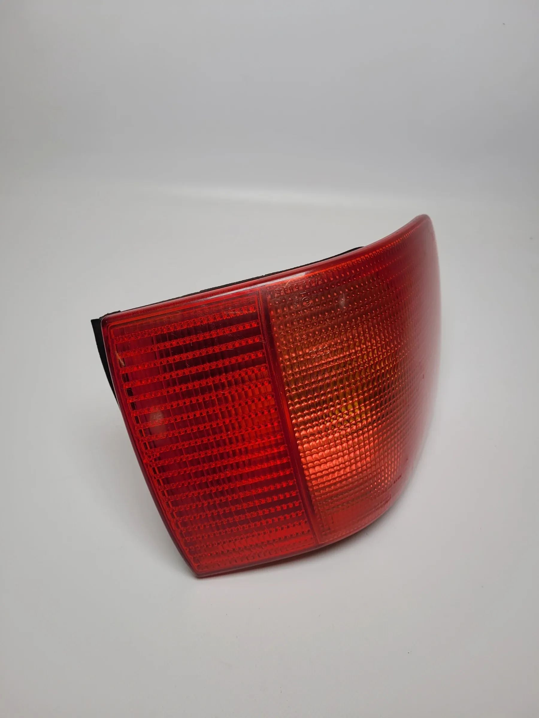 Original Audi 80 (B4,8C5) Heckleuchte / Rücklicht Links Hella 140337