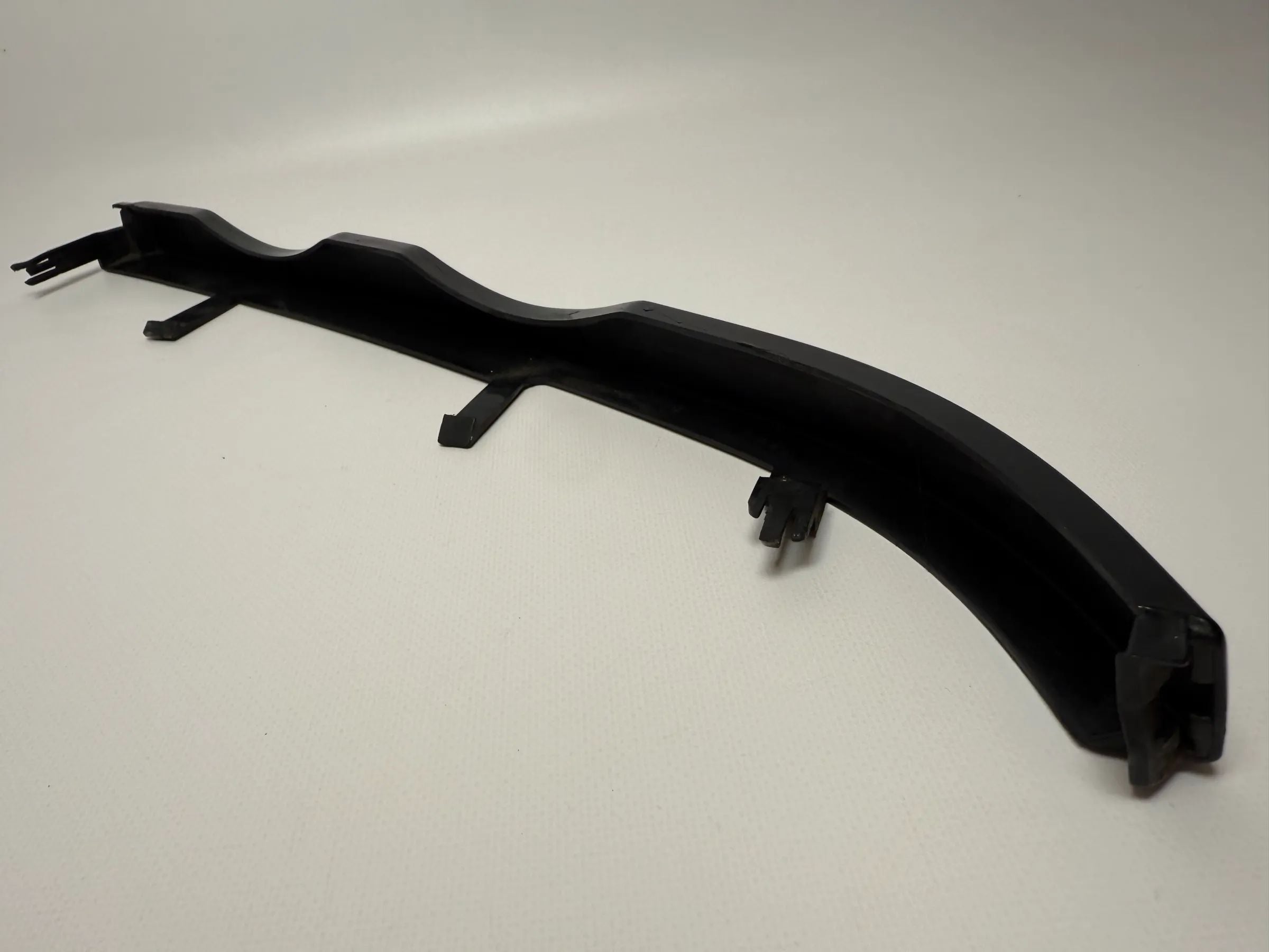 Oryginalna listwa boczna reflektora BMW serii 3 E46 prawa czarno-szara 51.13-8208482