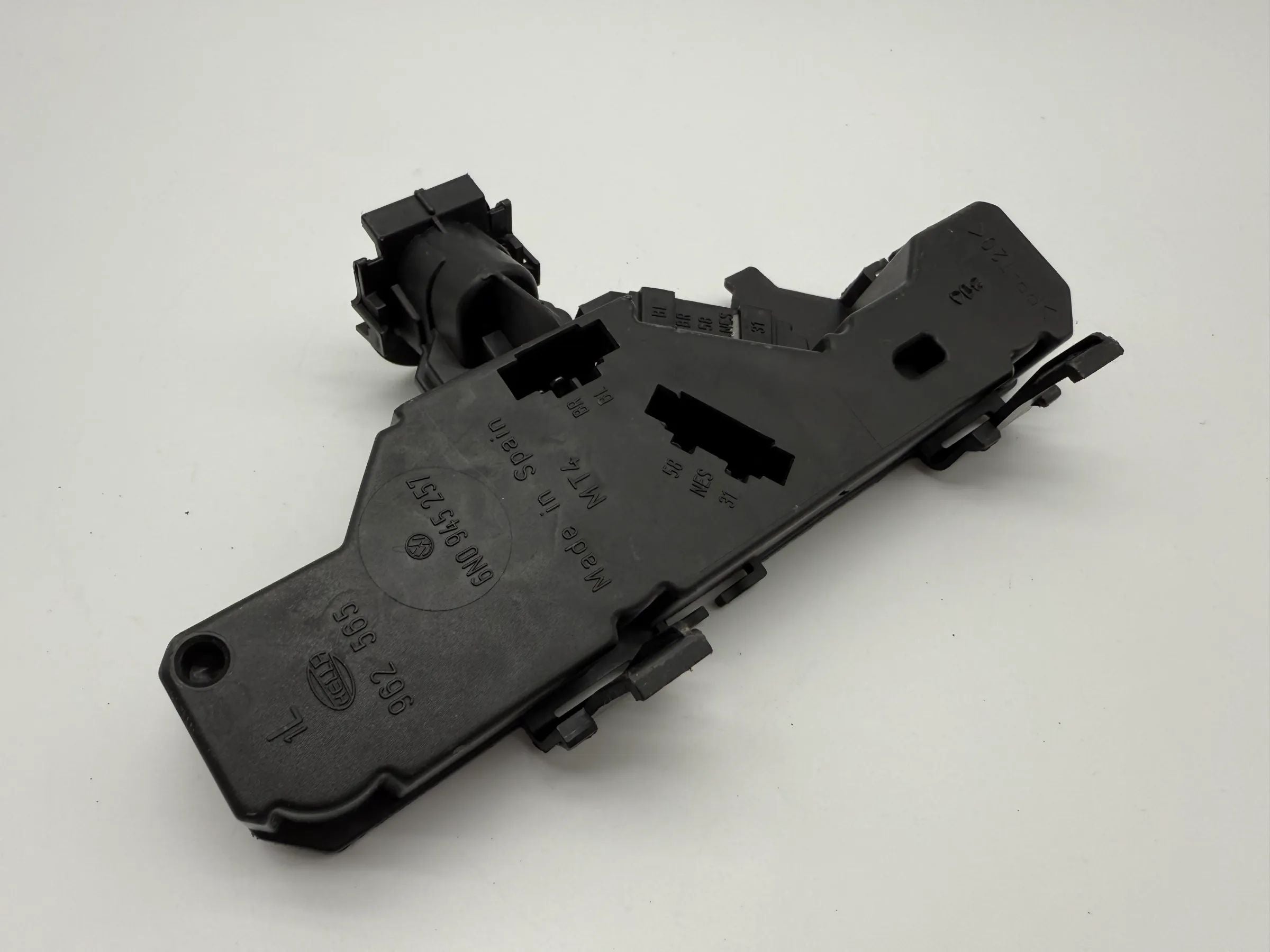 Oryginalny uchwyt lampy tylnej VW Polo 6N/6KV lewy 6N0 945 257 / 962 565