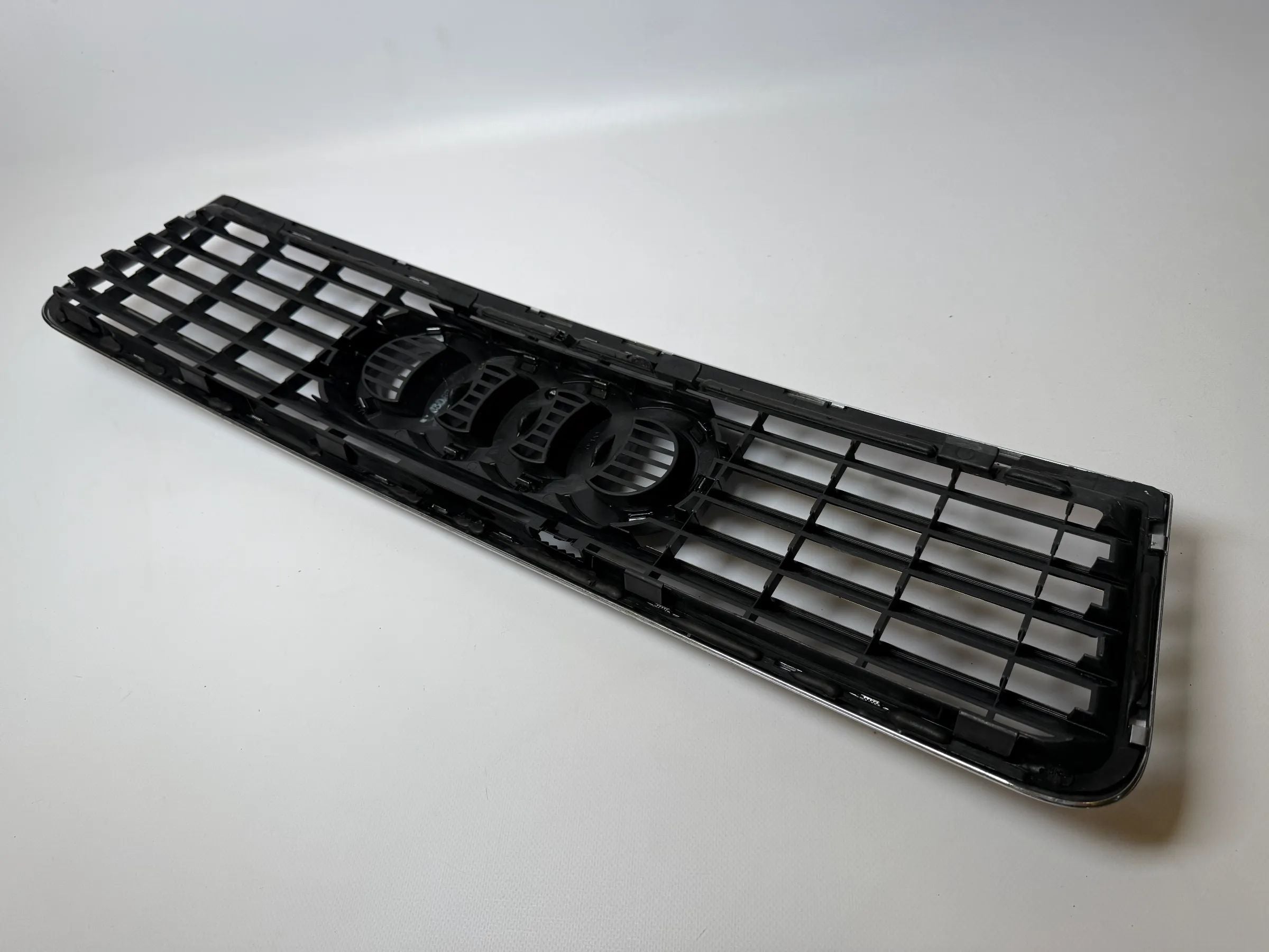 Original Audi A6 (4B5/4B6, 4B2/4B4) front grille 4B0 853 651 F 