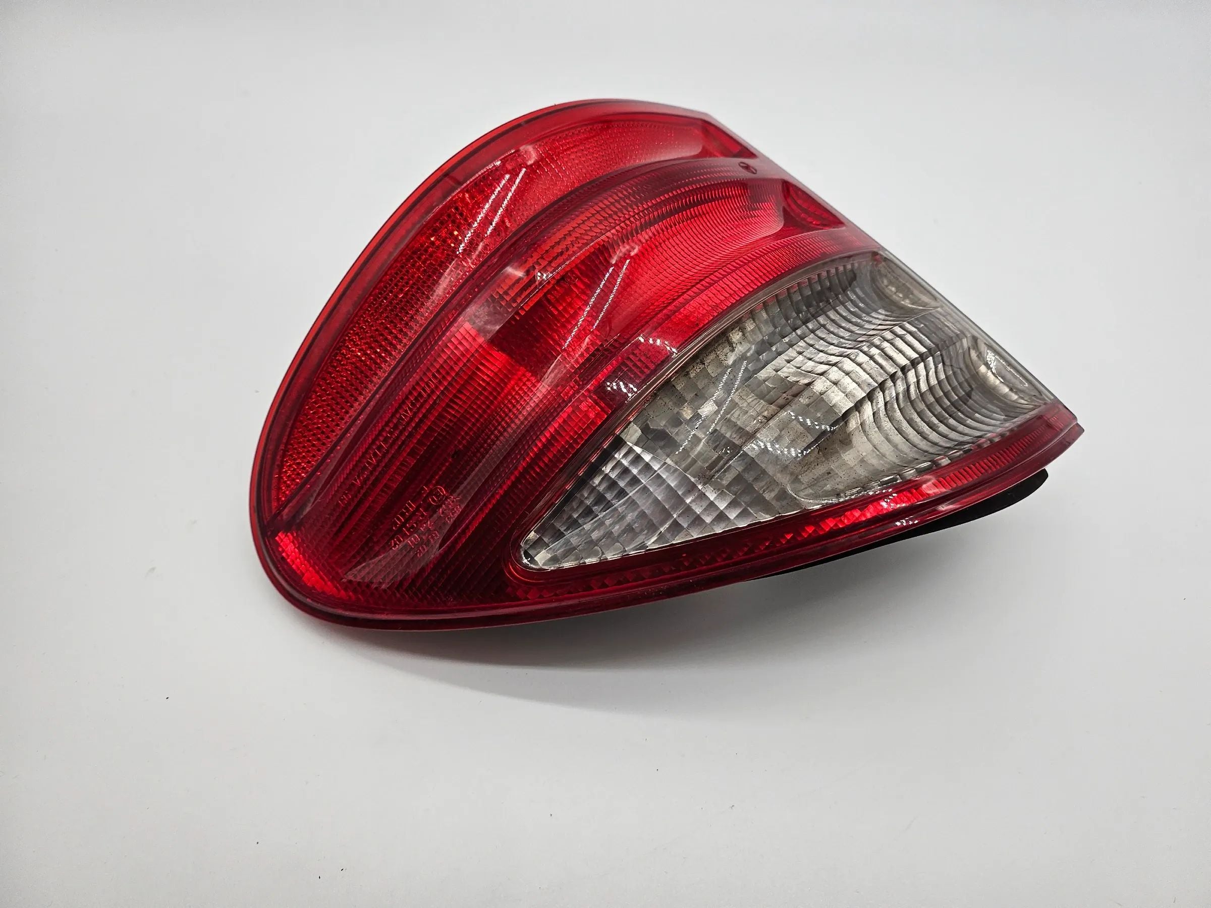 Feu arrière extérieur droit MERCEDES E-CLASSE BREAK S210 Réf. A2108205464