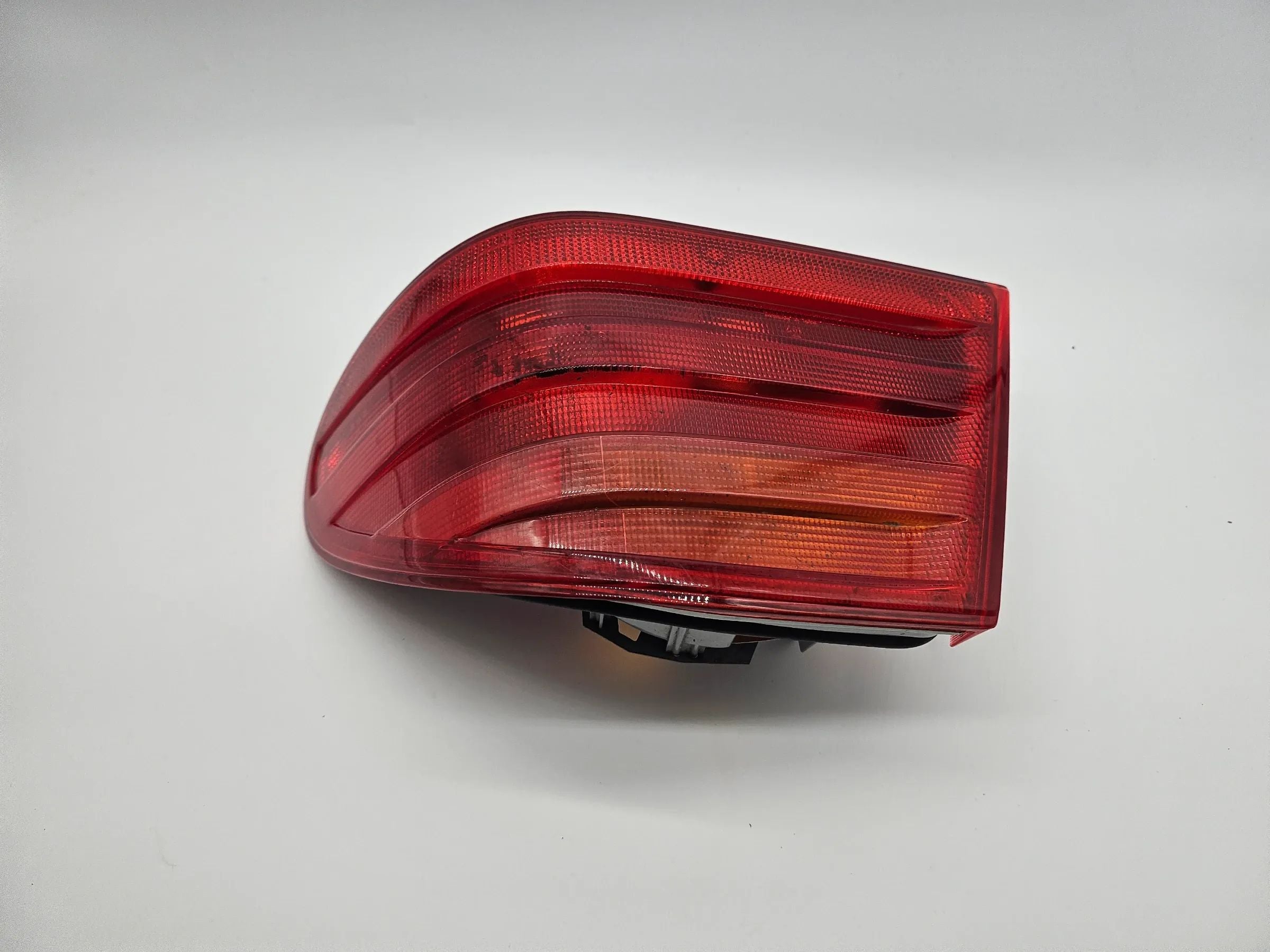 Oryginalna lampa tyłna Mercedes-benz E 200 W210 prawa A2108200264