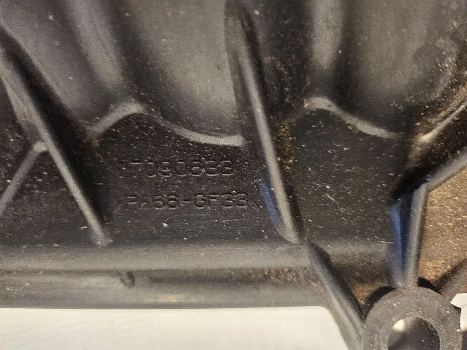 original 1996-1999 GMC Ventildeckel  17090633 OEM