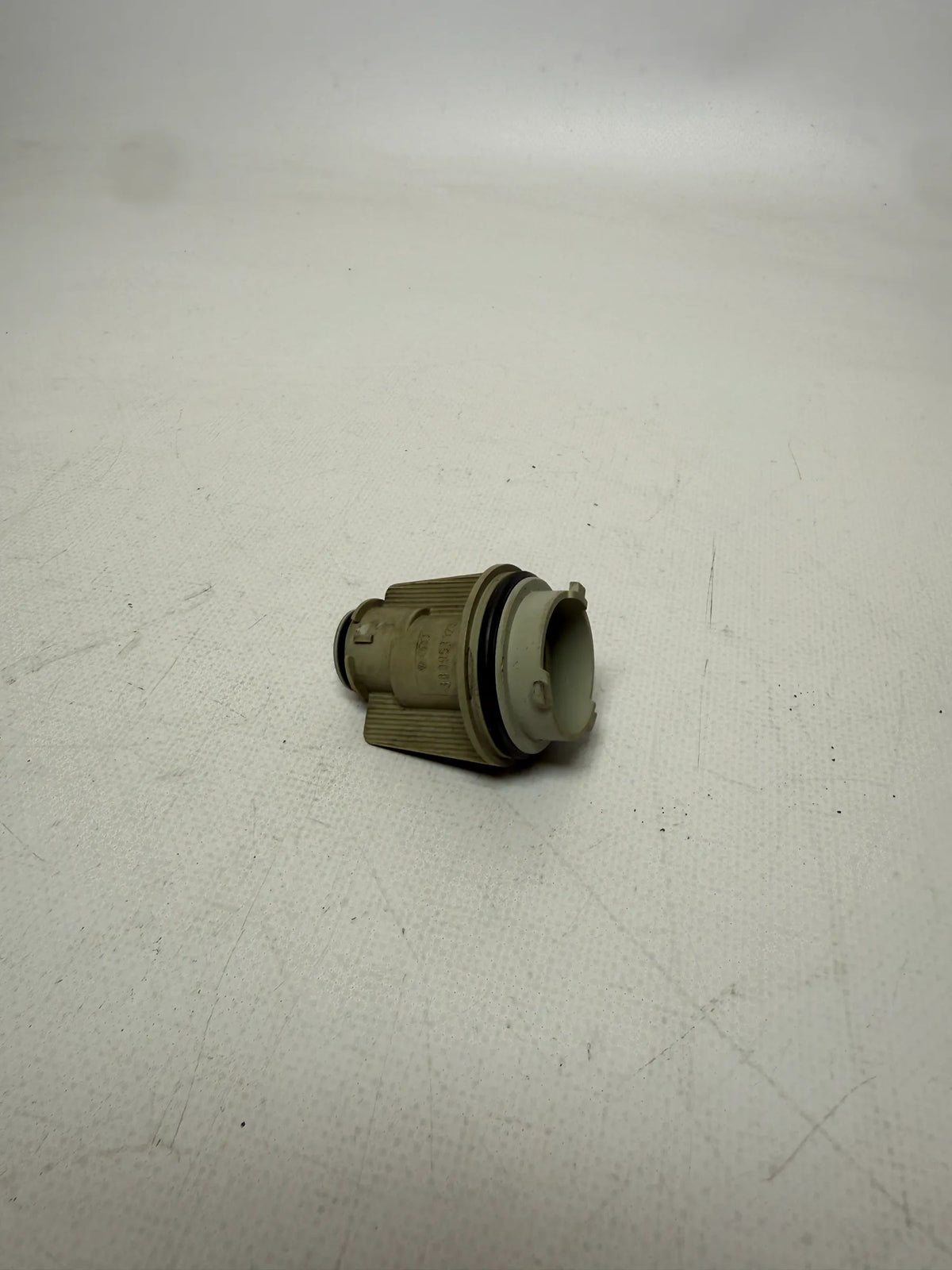 Oryginalny VW Audi 80/90/100 A4/6/8 (8D2/...) Lampenträger 3B0953123
