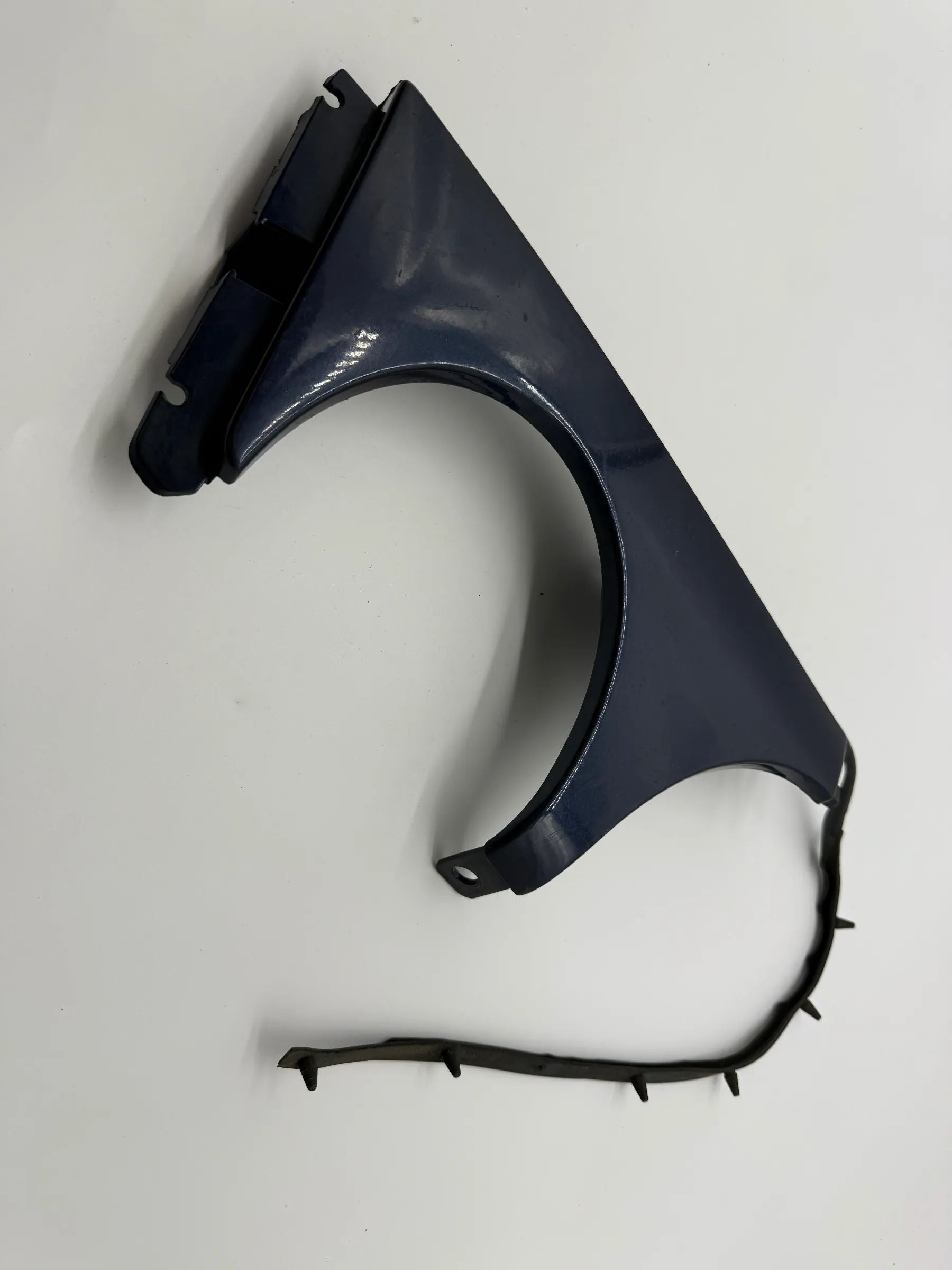 Original Mercedes- Benz E-Klasse Blende Scheinwerfer Rechts Blau A2108200212