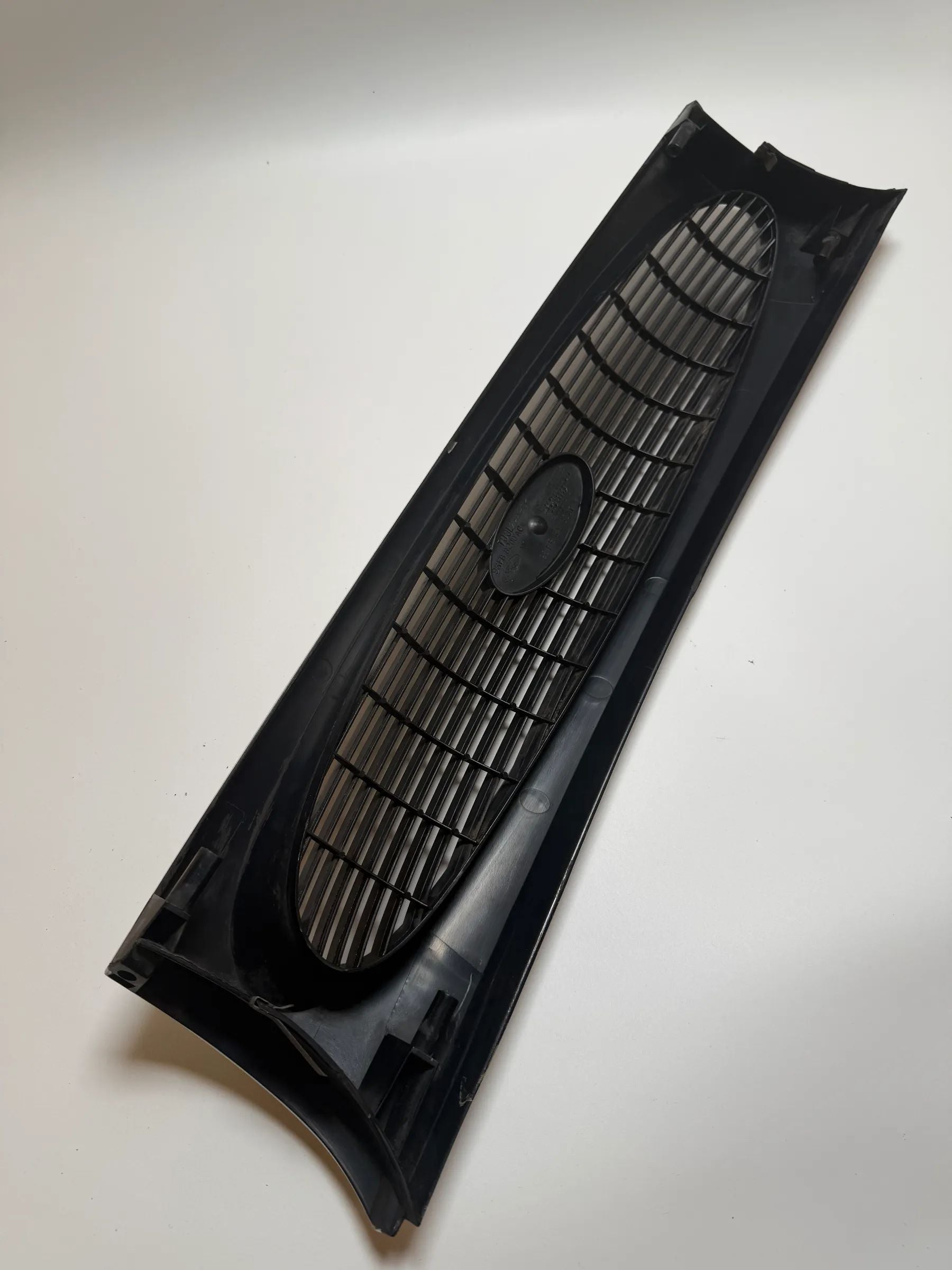 Calandre Grille Avant 96FB-8200-ACW Ford Fiesta Courier 1997 J5S