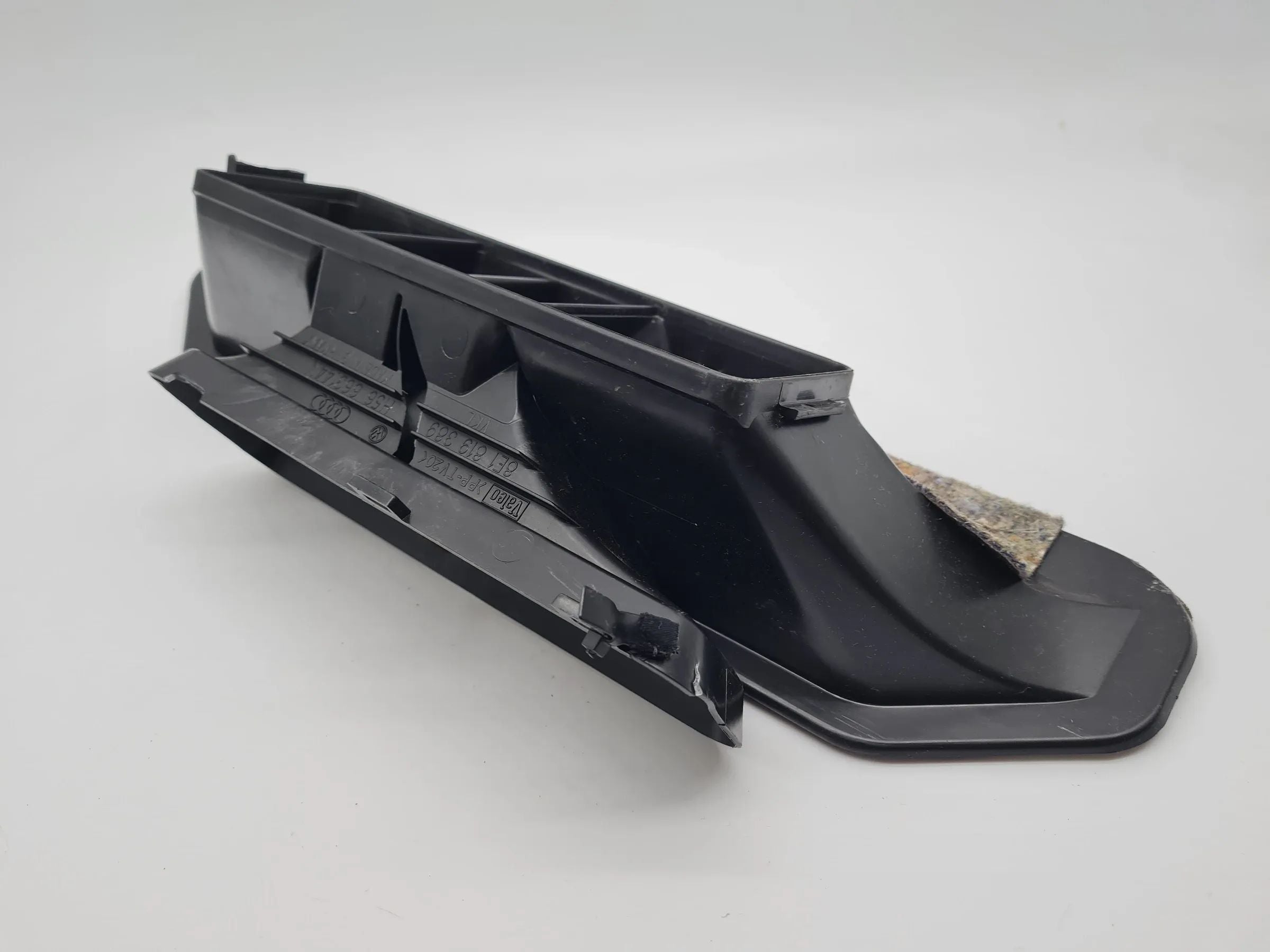 Original Audi A4 (8EC) Luftkanal / Luftsaugkanal 8E1819389