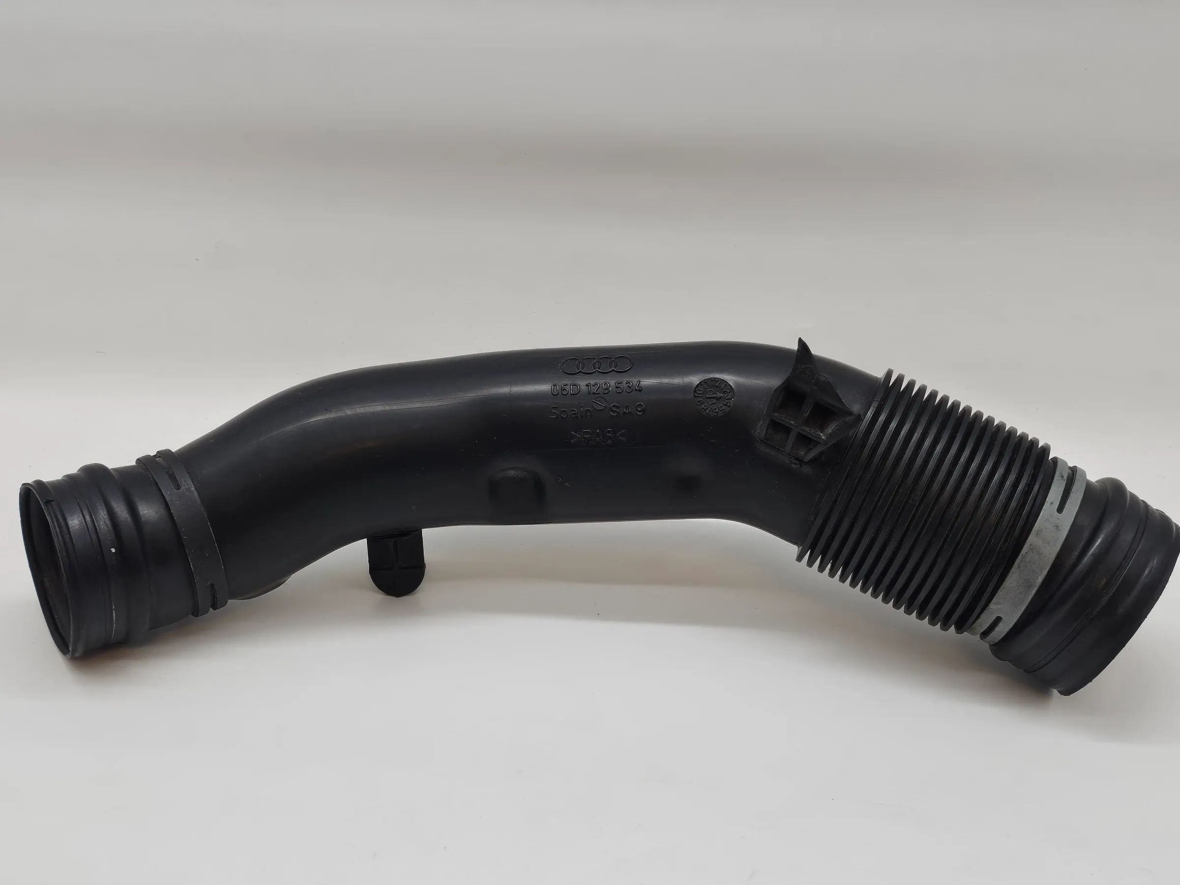 Original AUDI A4 B6 B7 8E 2.0 +FSI AWA ANSAUGSCHLAUCH 06D129534