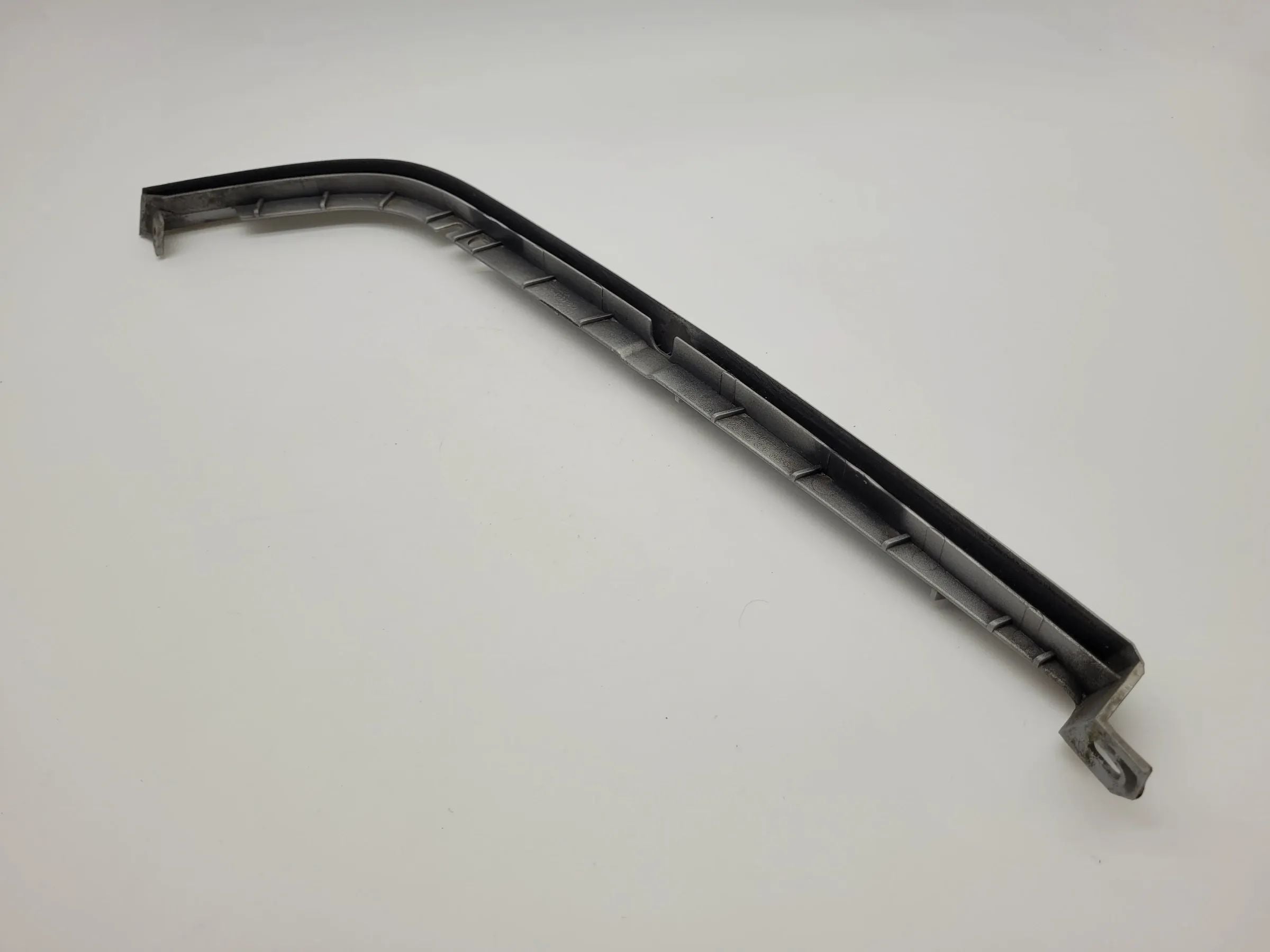 Original Mercedes-Benz C-Klasse (W202) Scheinwerfer Leiste/Blende R. A2028260877
