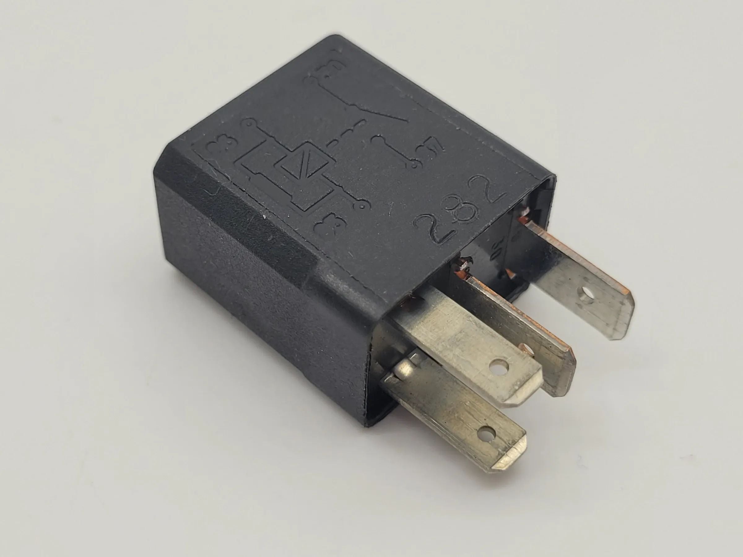 Original Fiat Alfa Romeo/Fiat/Lancia Relais 46520421 / 702.30