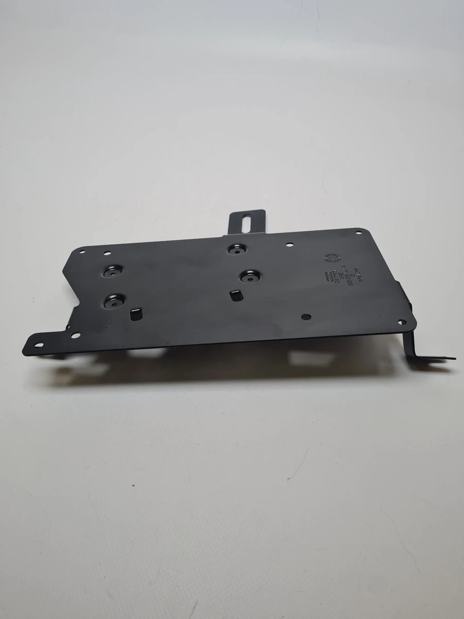 Original Audi A4 (8E/B6/B7) Verstärker Halter 8e5035464A