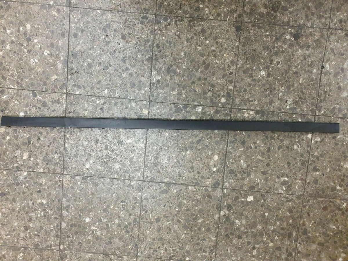 Oryginalna listwa zderzaka tylnego BMW E39 serii 5 184504