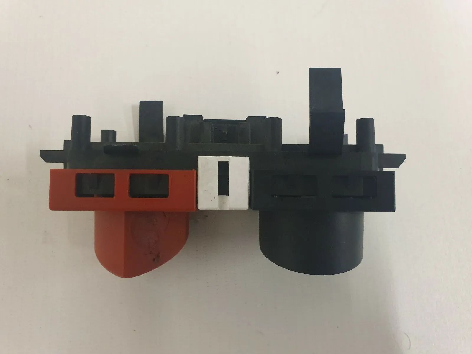 ओईएम सेंट्रल लॉकिंग स्विच और वार्निंग फ्लैशर 8200095493 RENAULT SCENIC II K19