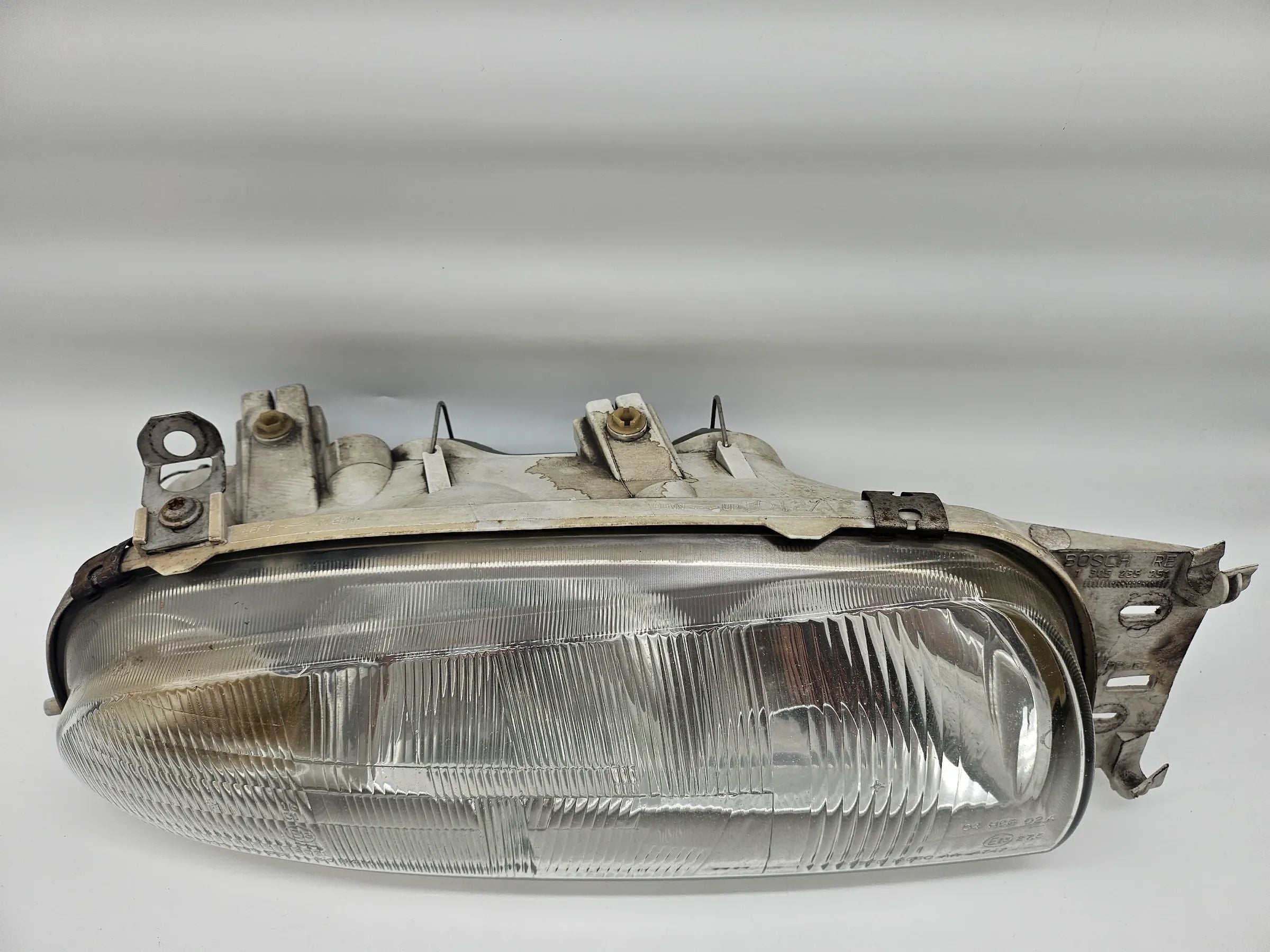 Ford Fiesta Mk4 headlight right year 1998 Bosch 0301049202 96FG13005AF 