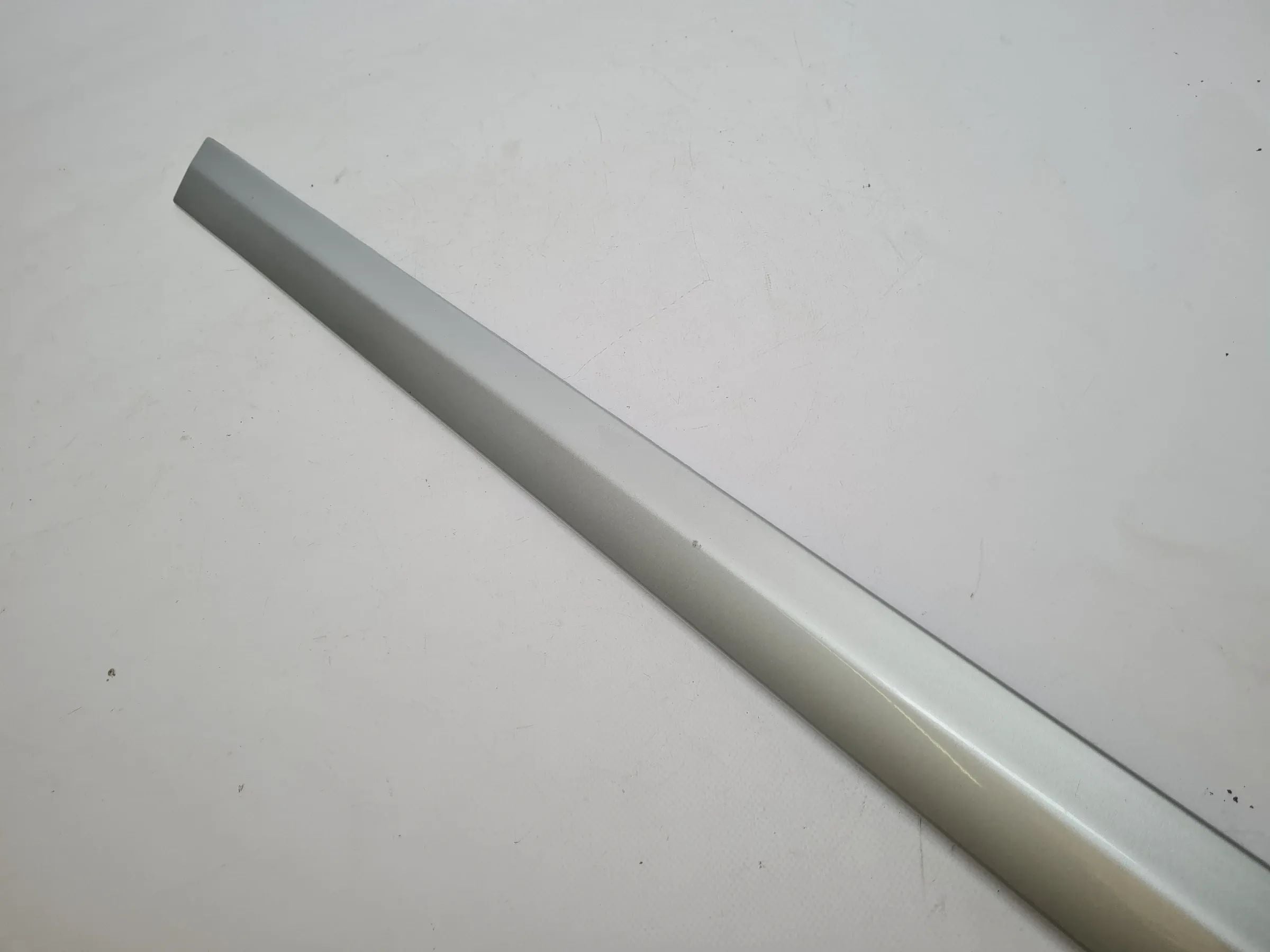 Original Mercedes C-Klasse (CL203) Dekor-/Zierleiste Links Silber A2036903562