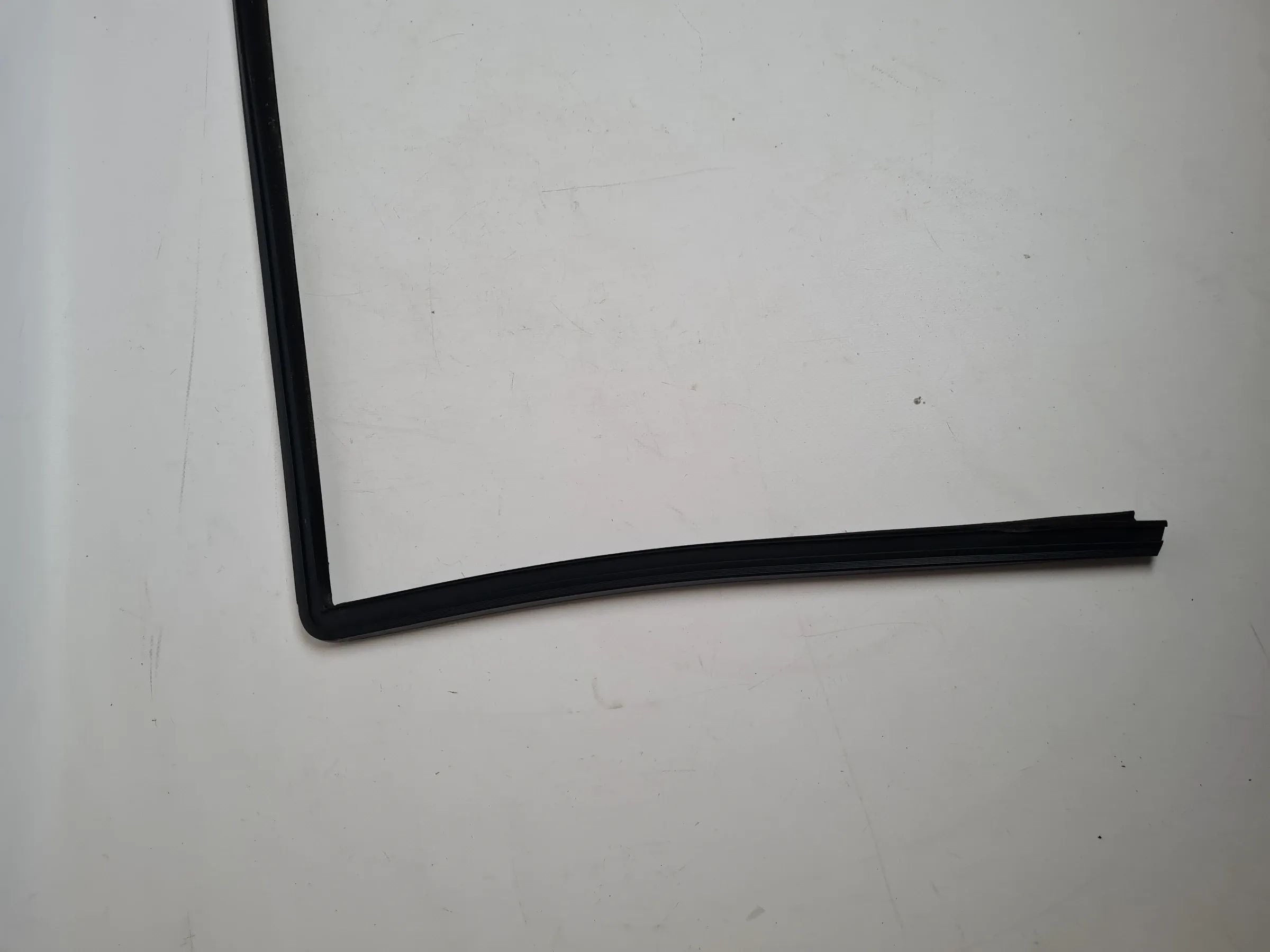Original Mercedes C-Klasse (CL203) Dichtung Tür Fenster Links Vorne Innen