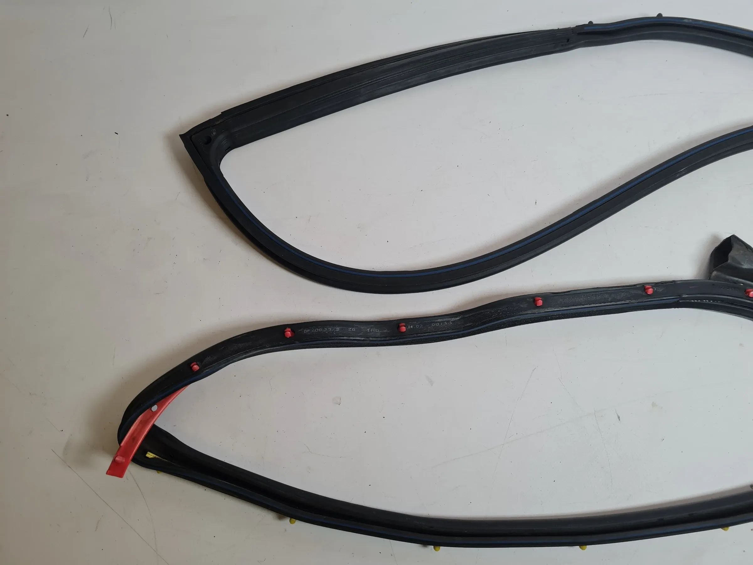 Original Mercedes C-Klasse (CL203) Dichtung Tür Links A2037272930