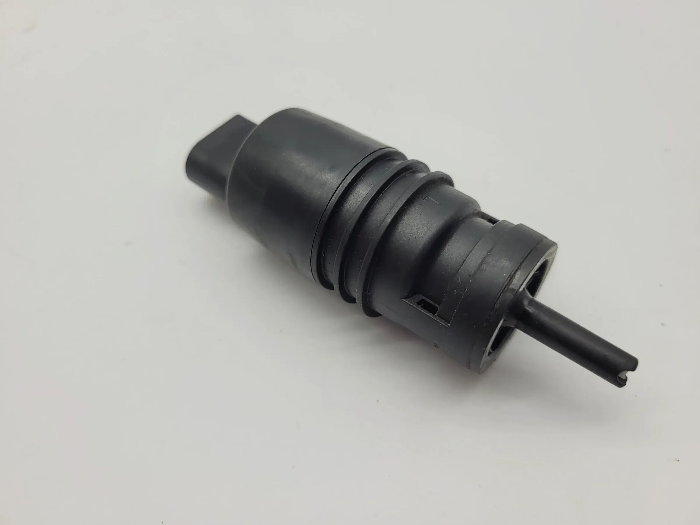 BMW 5er Touring E39 Waschwasserpumpe Pumpe 3020175 Original