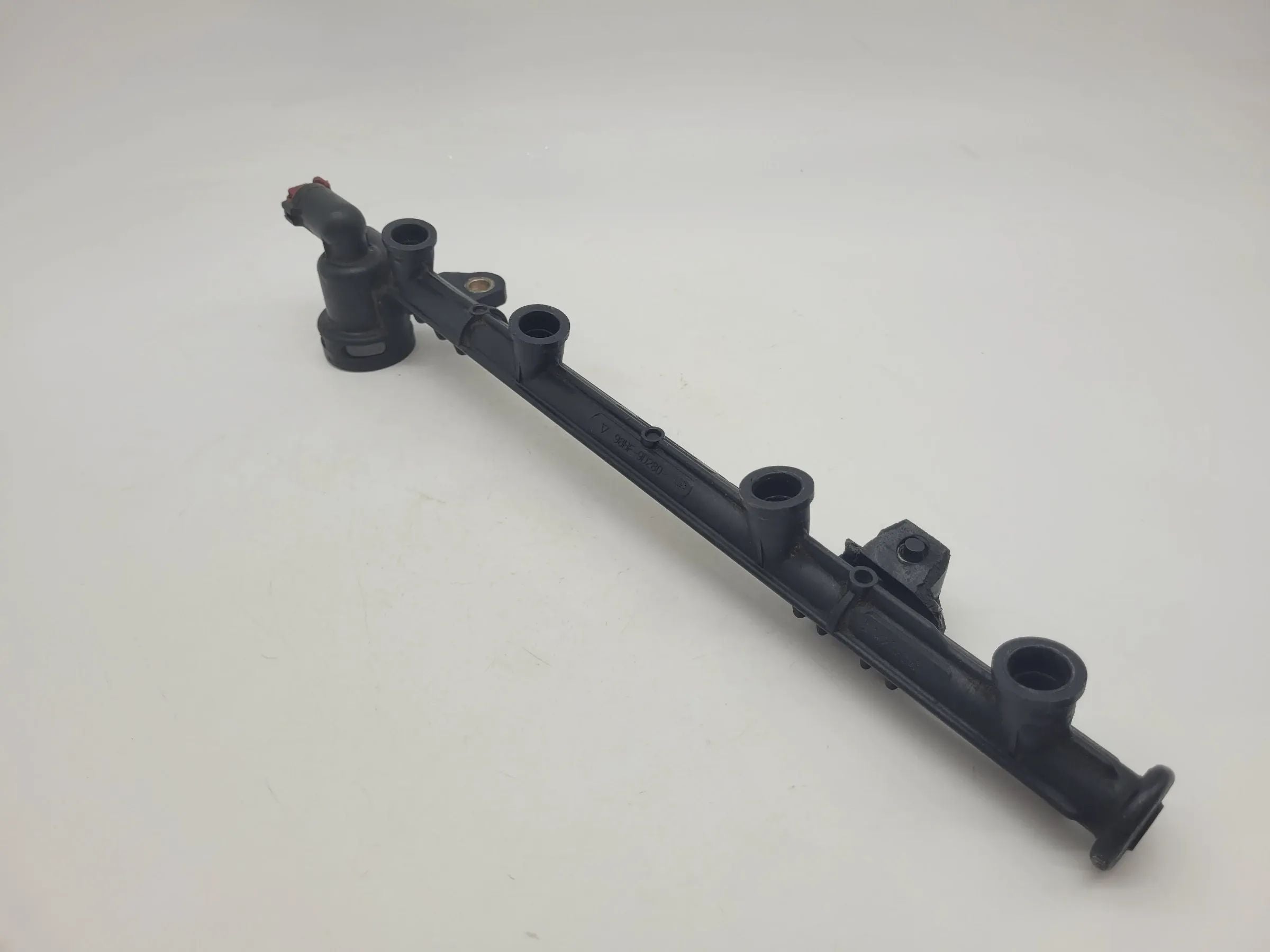 Ford Fiesta IV 4 Kraftstoffverteiler Einspritzleiste 98BF-9E317-AA (Original)