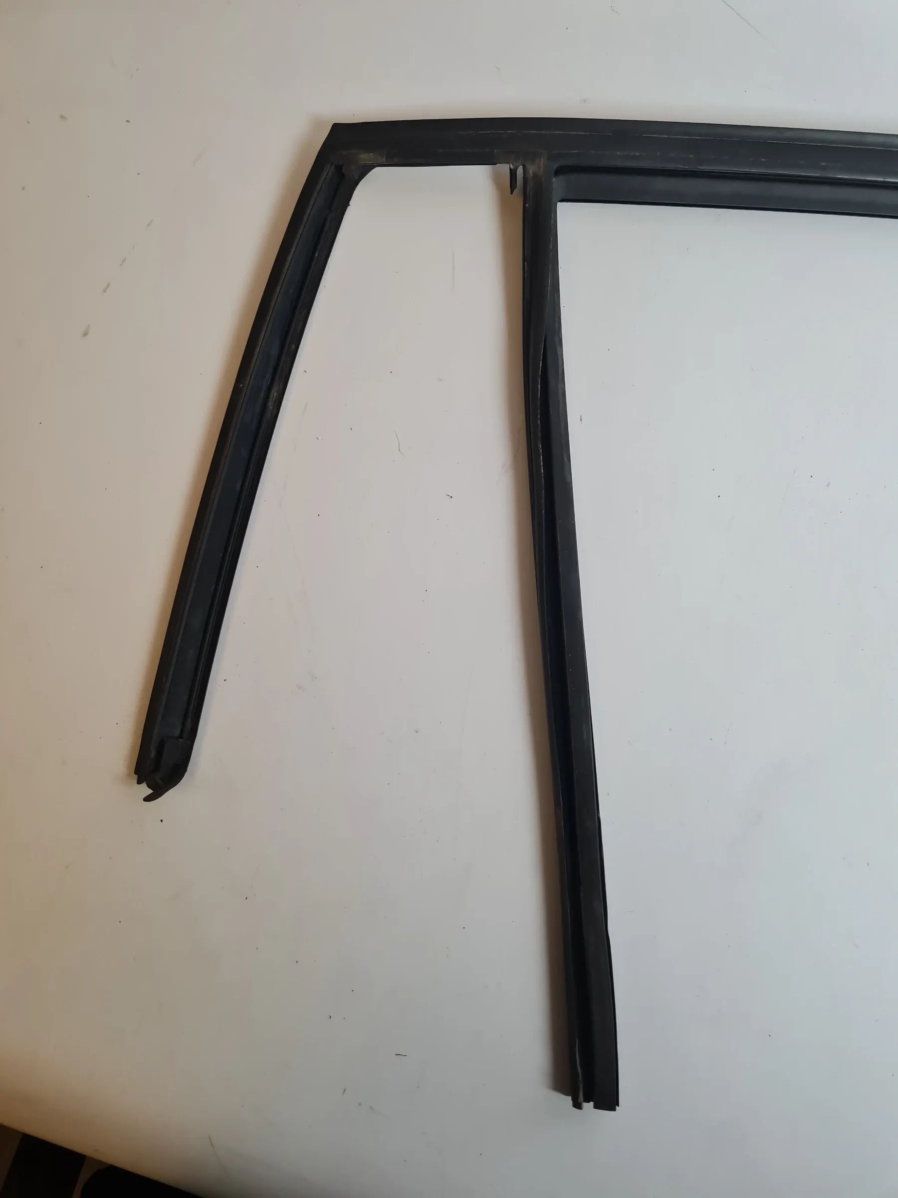 BMW 3er Touring E91 Fenster Dichtung Gummi Hinten Rechts 16850 Original
