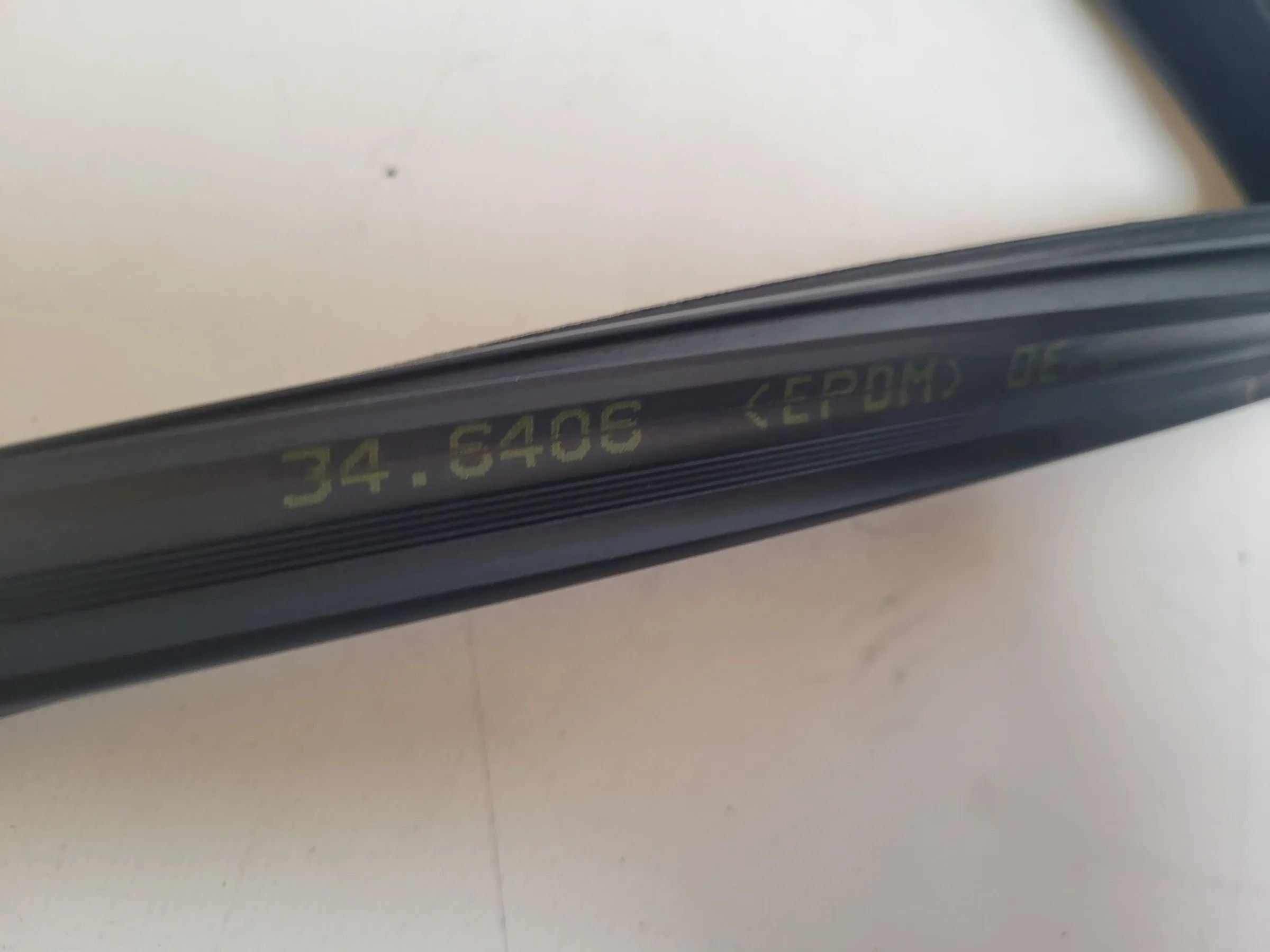 BMW 5er Touring E39 Dichtung Fensterführung Rechts Hinten Innen (Original)