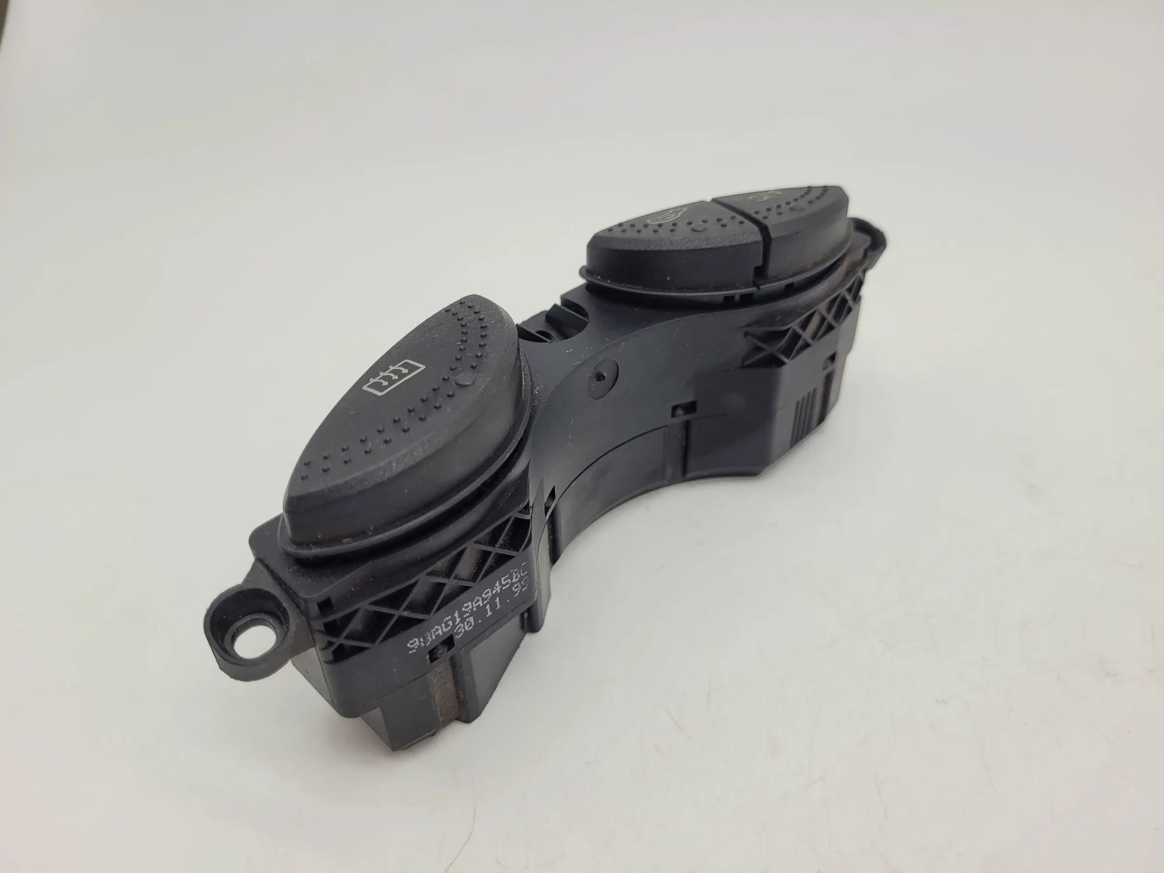 Ford Focus DAW/DBW Schalter Klima Heckscheibenheizung 98AG-19A945-BG (Original)