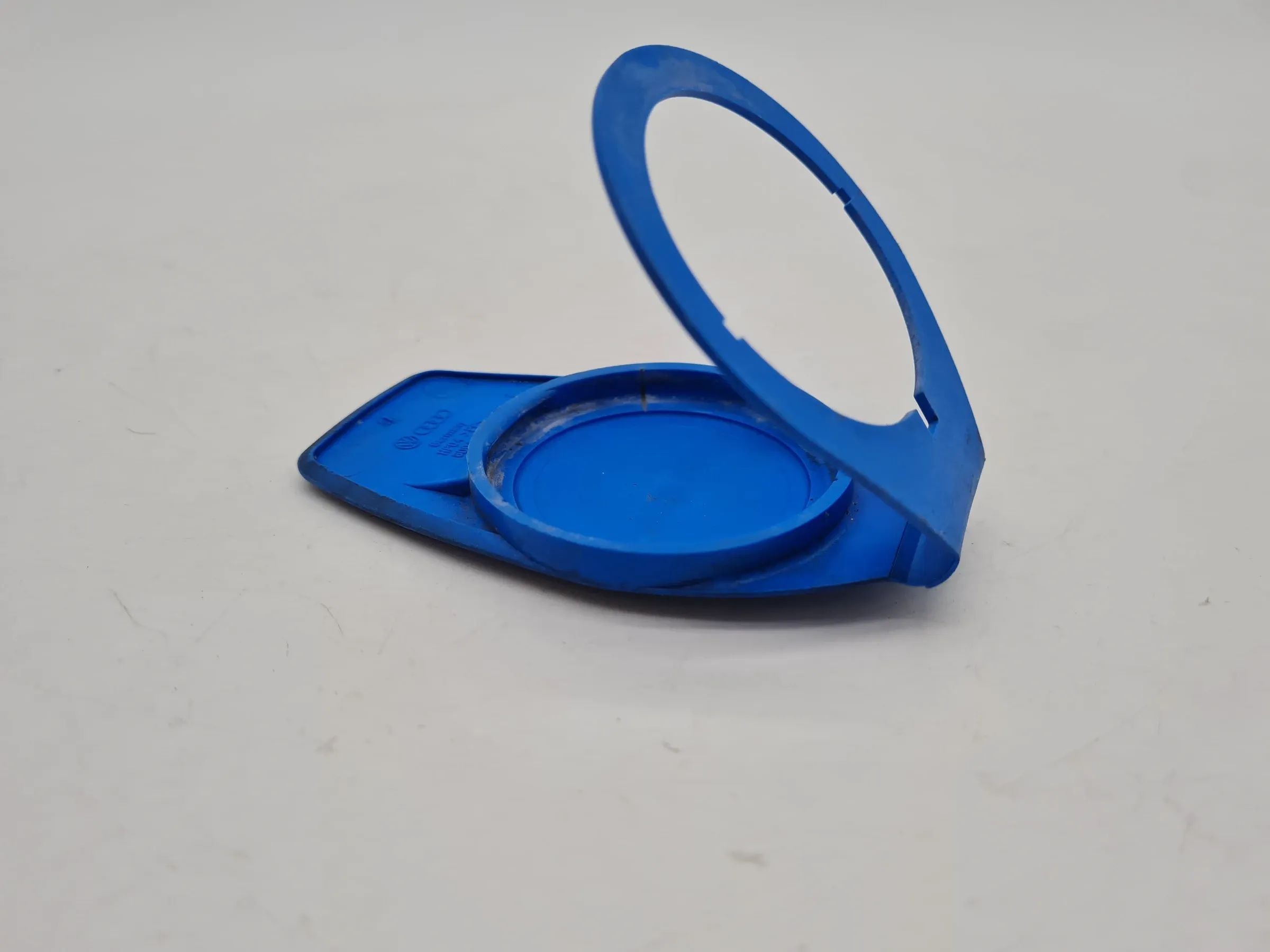 Original VW/Audi/Skoda/Seat A4 Verschluss, Waschwasserbehälter 8D0955455
