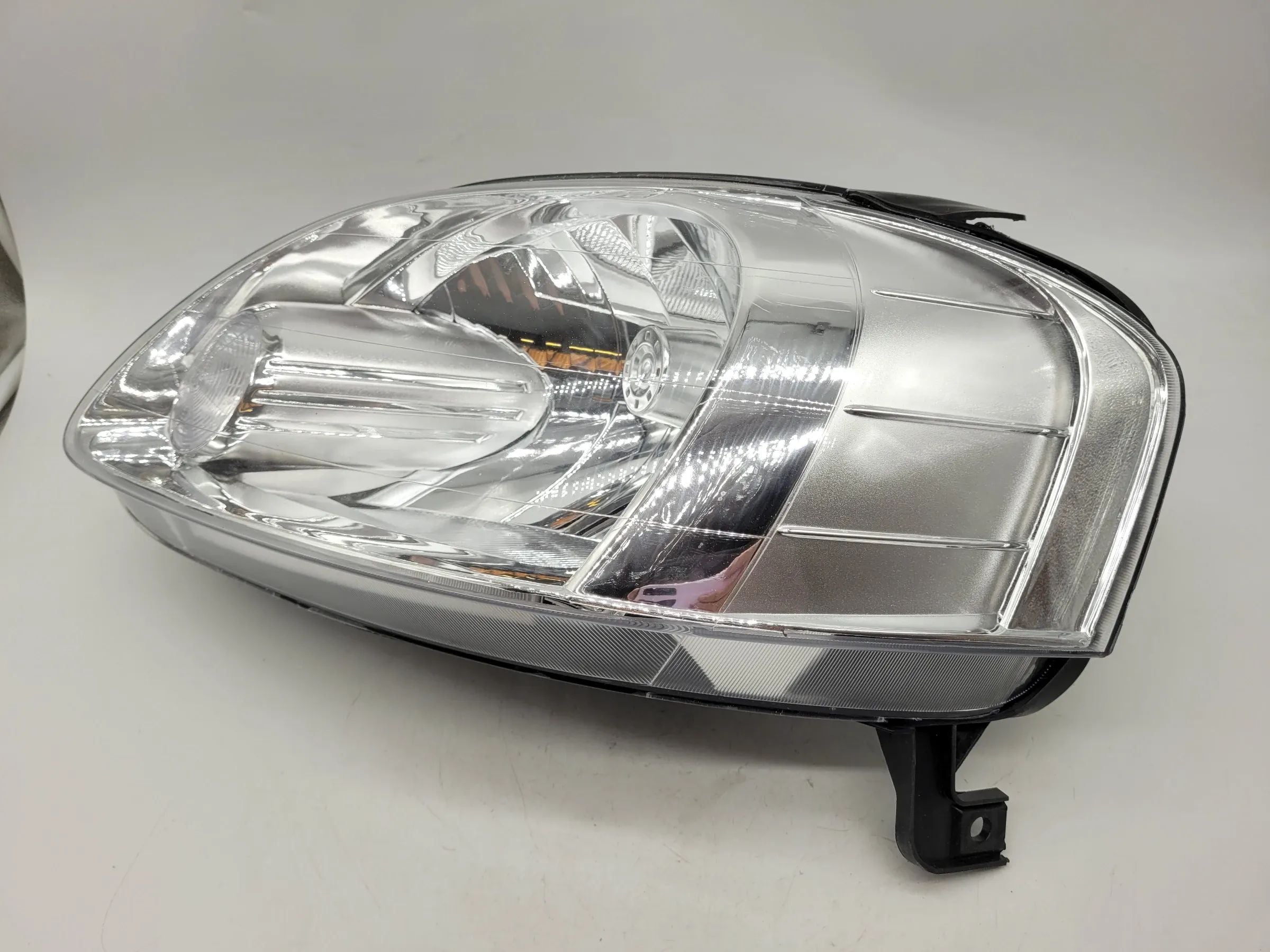 VW FOX 5Z Faros/Iluminación Delantera Izquierda 08-441-11A4L-M Original