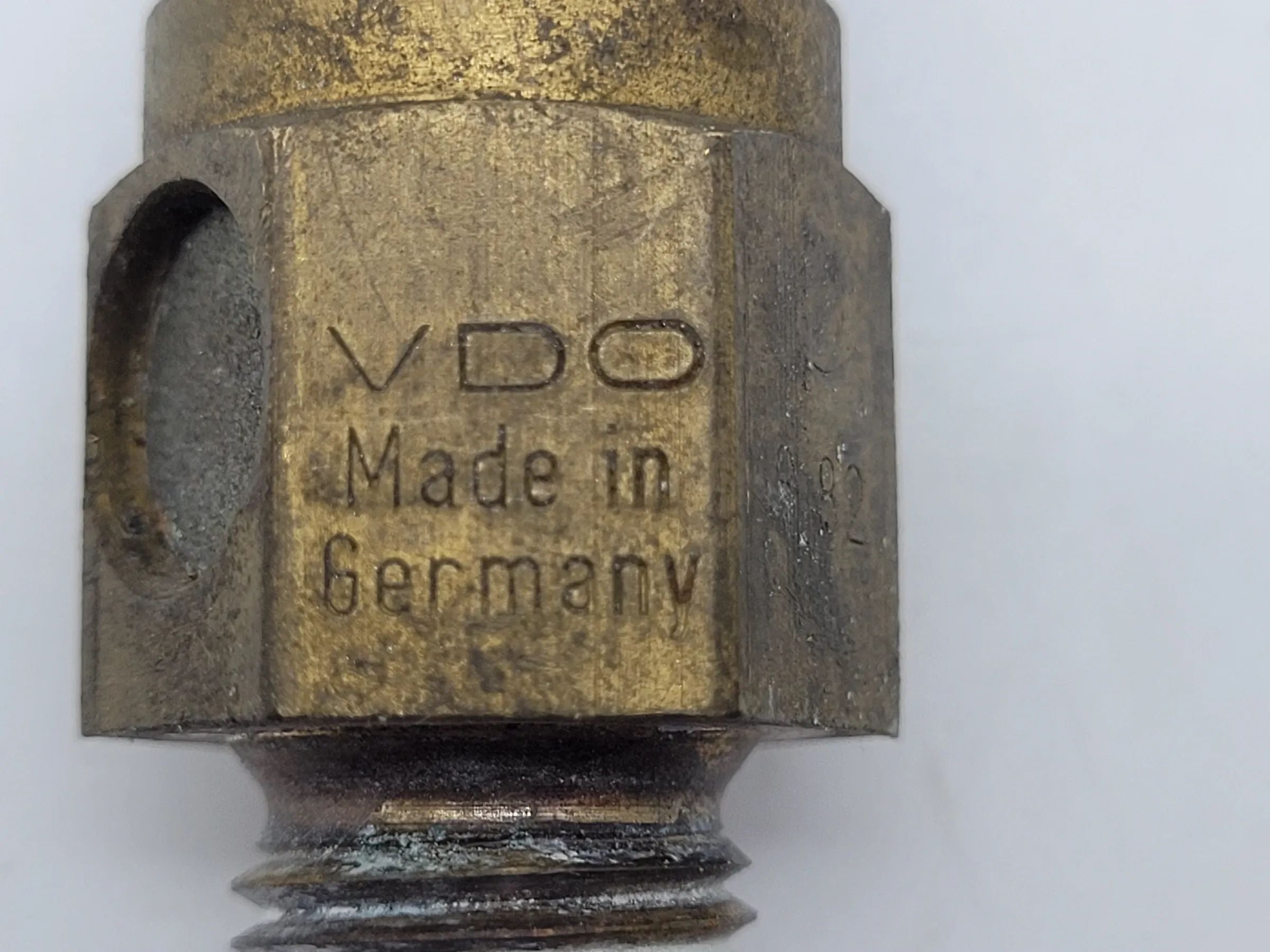 BMW 5er E28 E34 6er E24 7er E23E32 VDO Temperaturgeber 803/1/22
