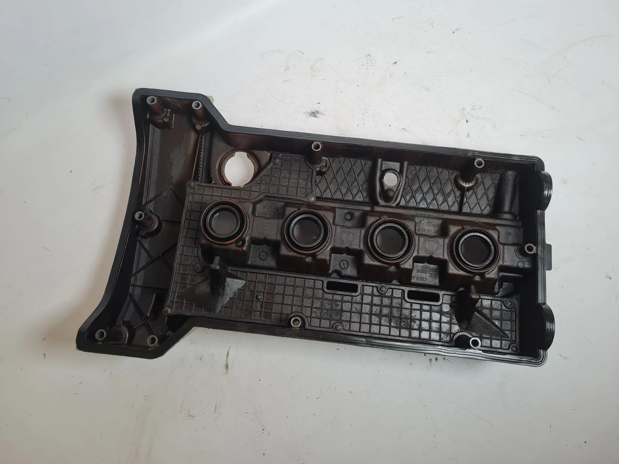 ฝาครอบวาล์วเครื่องยนต์ Mercedes C-Klasse CL203 ของแท้, A1110101730