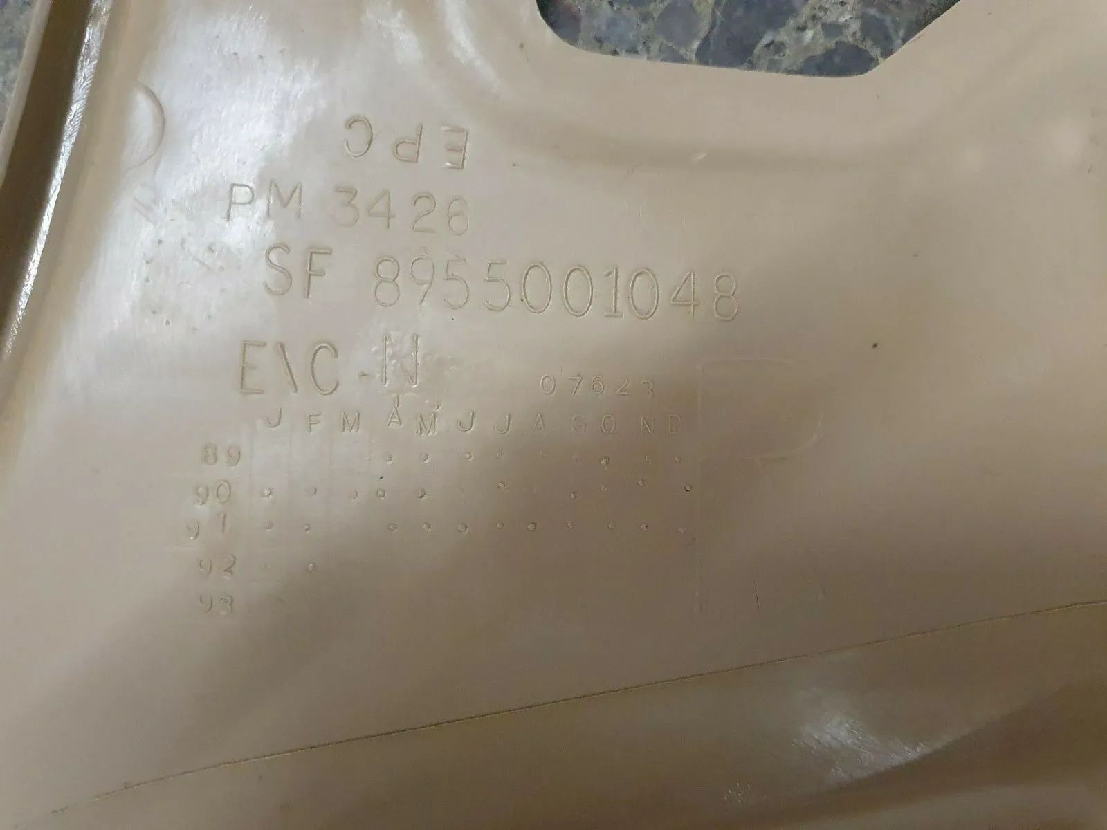 original Jeep Cherokee XJ cover, trim 8955001048 right beige 